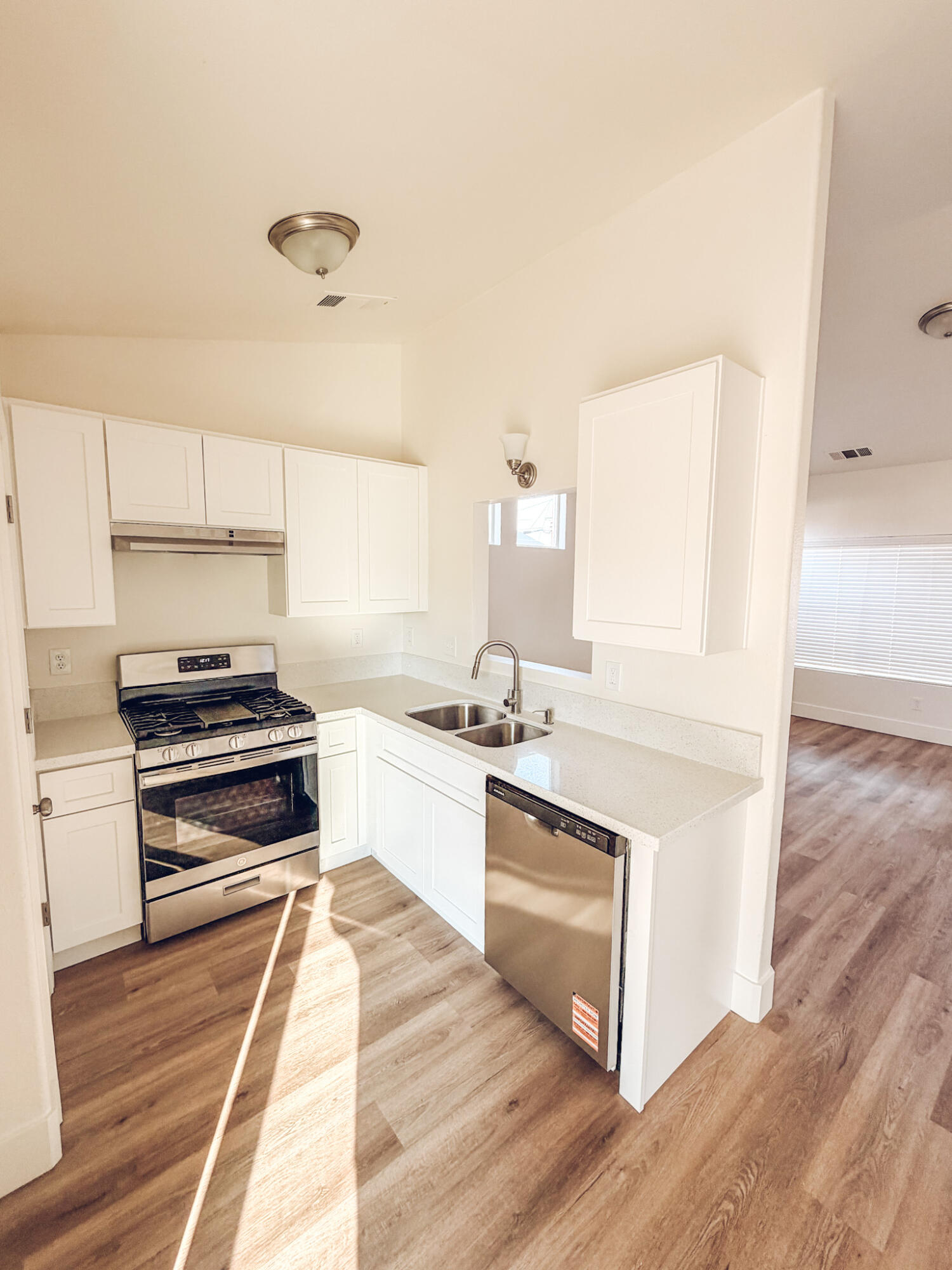 965 N Cottage St, Porterville, CA 93257