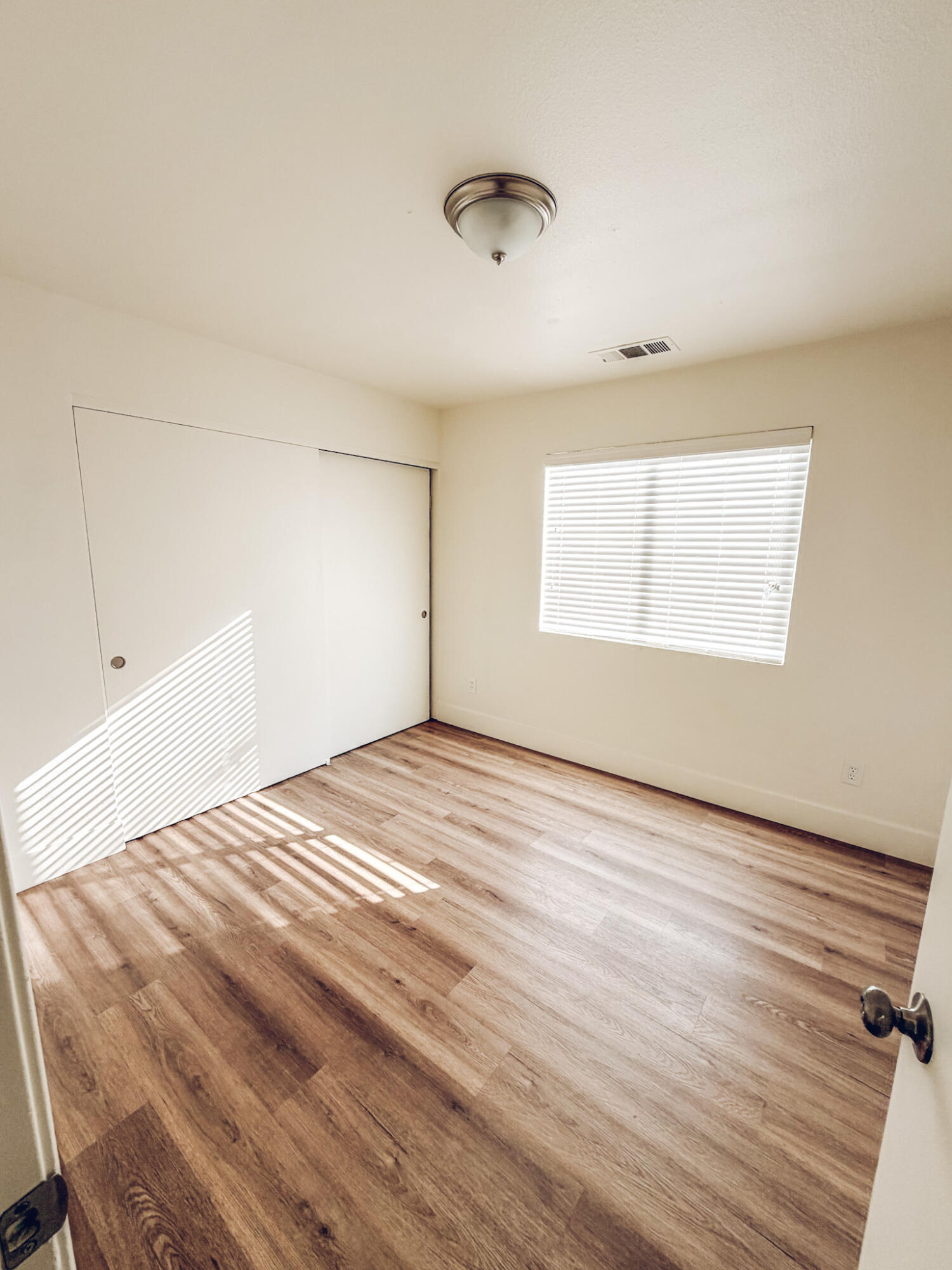 965 N Cottage St, Porterville, CA 93257