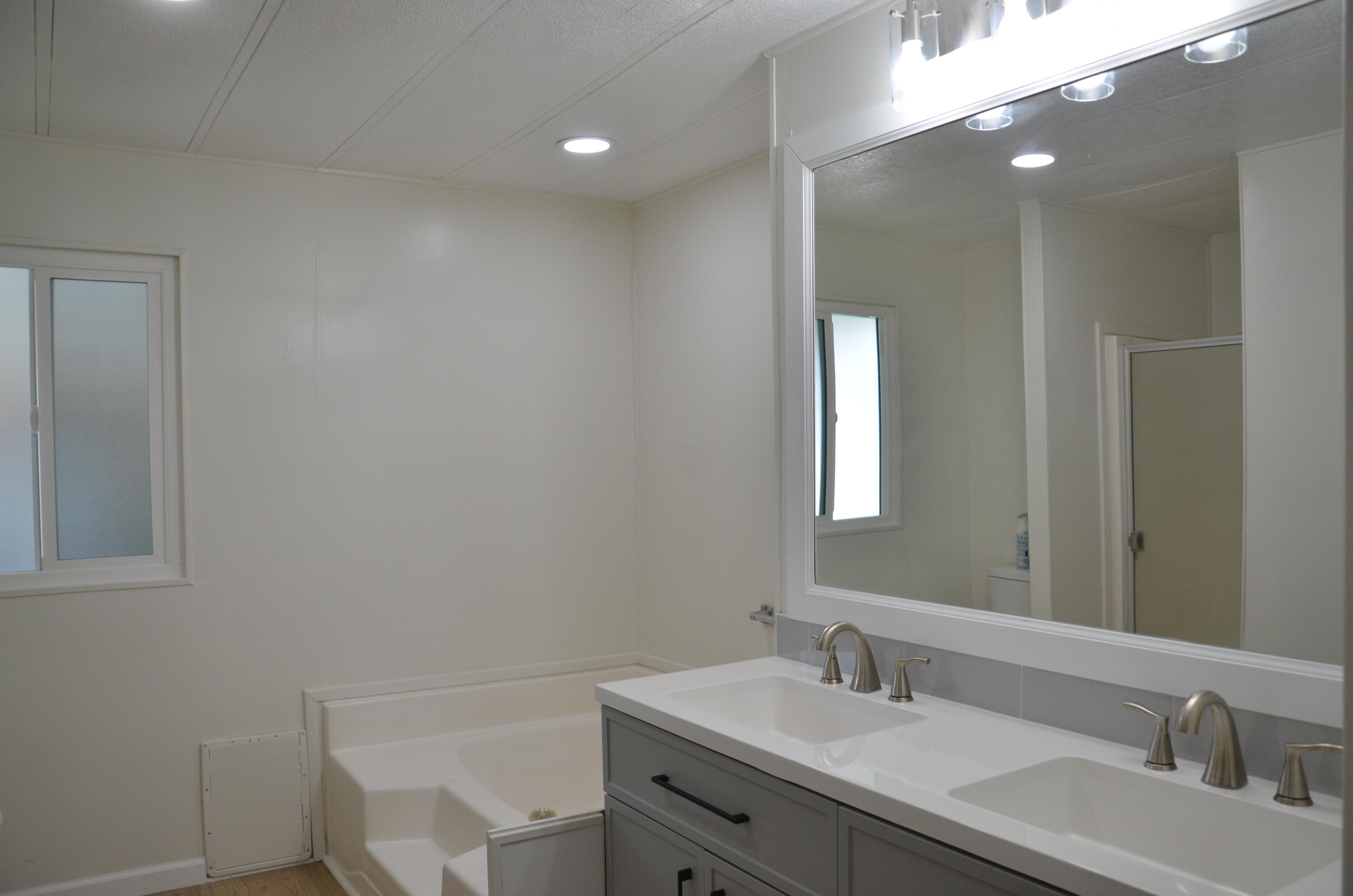 2400 W Midvalley Ave #S8, Visalia, CA 93277