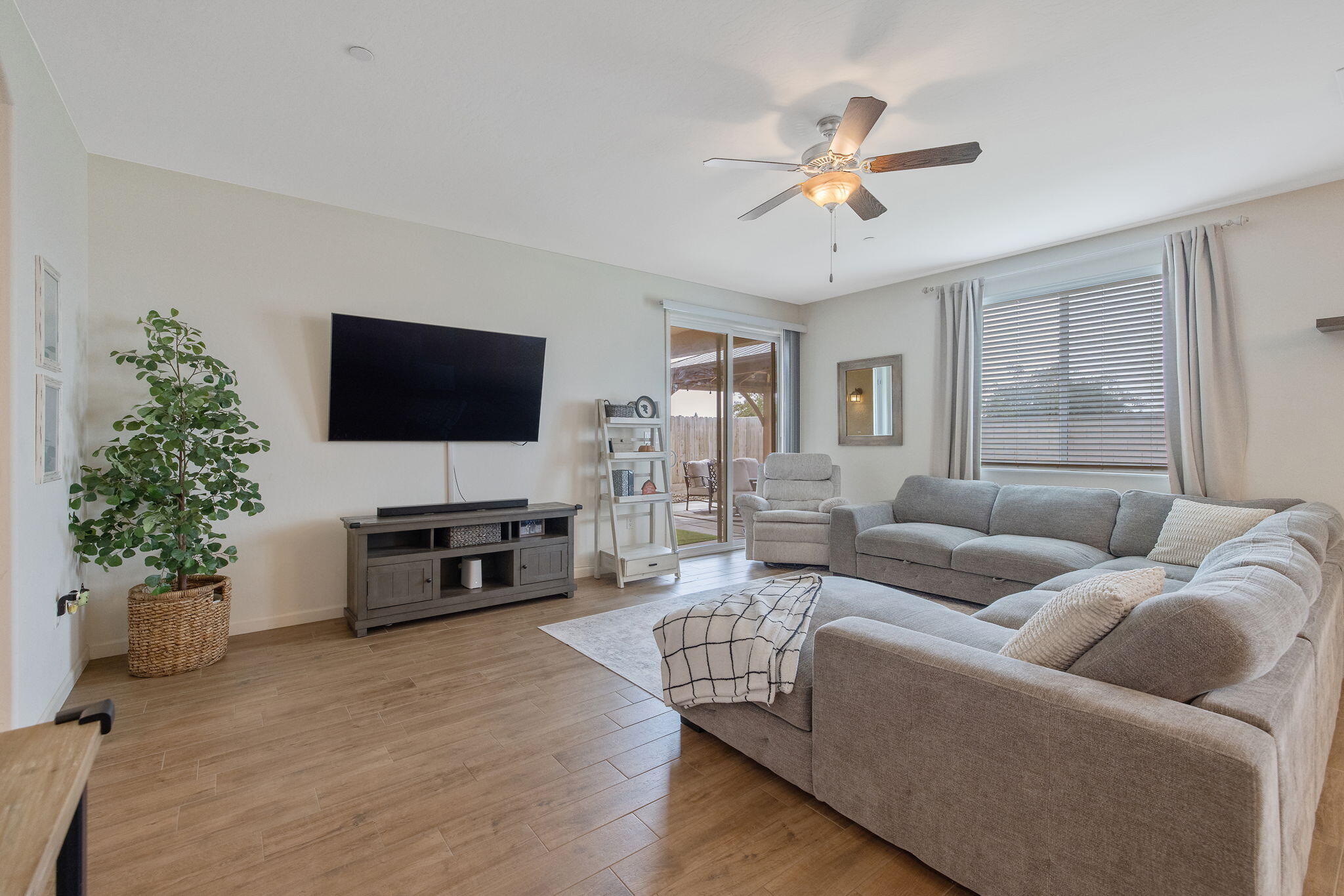 3159 Manchester St, Tulare, CA 93274