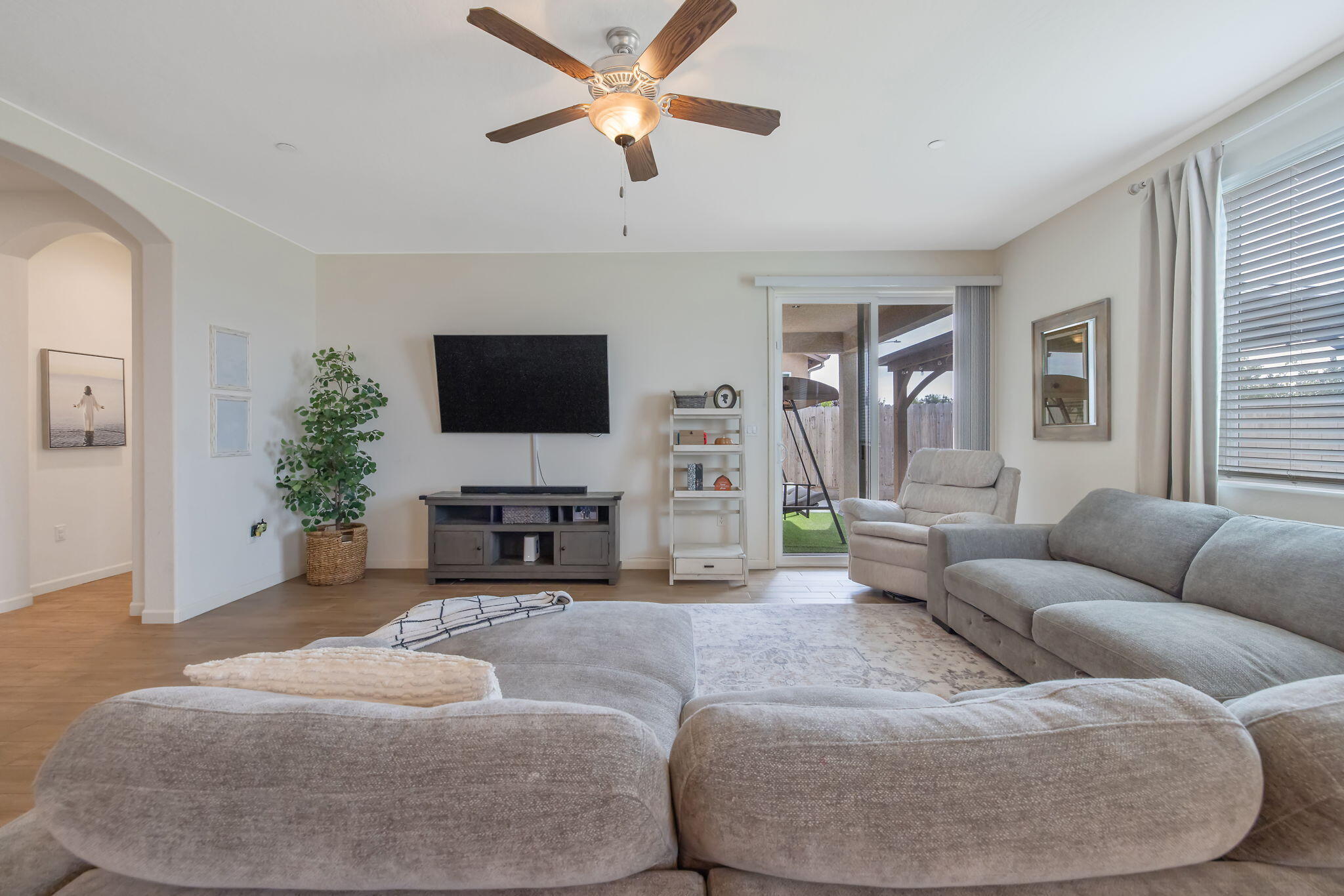 3159 Manchester St, Tulare, CA 93274