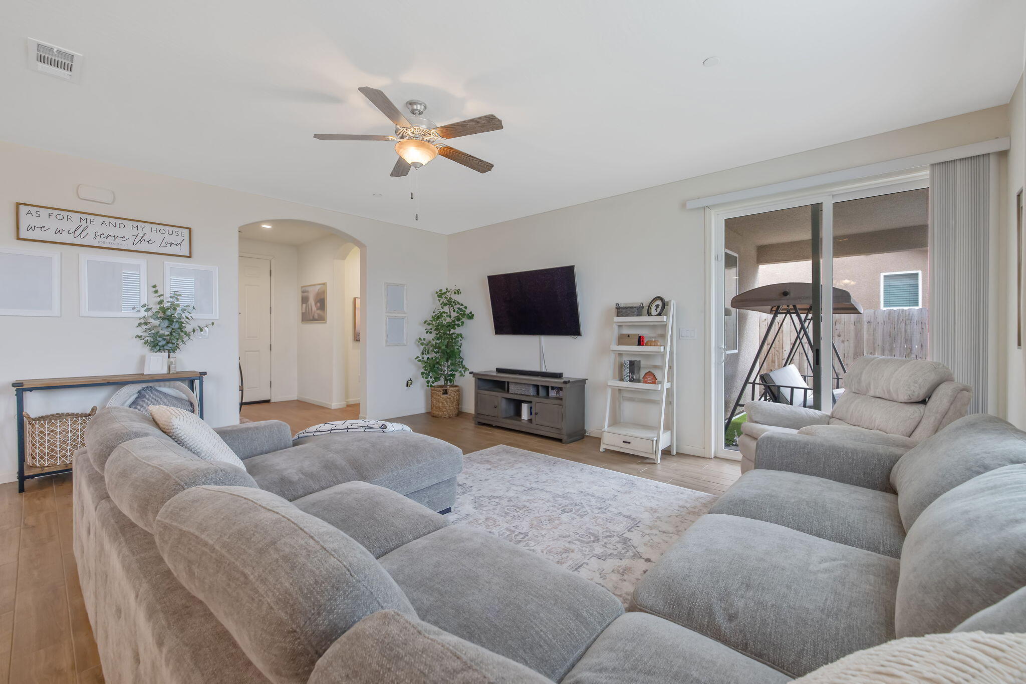 3159 Manchester St, Tulare, CA 93274