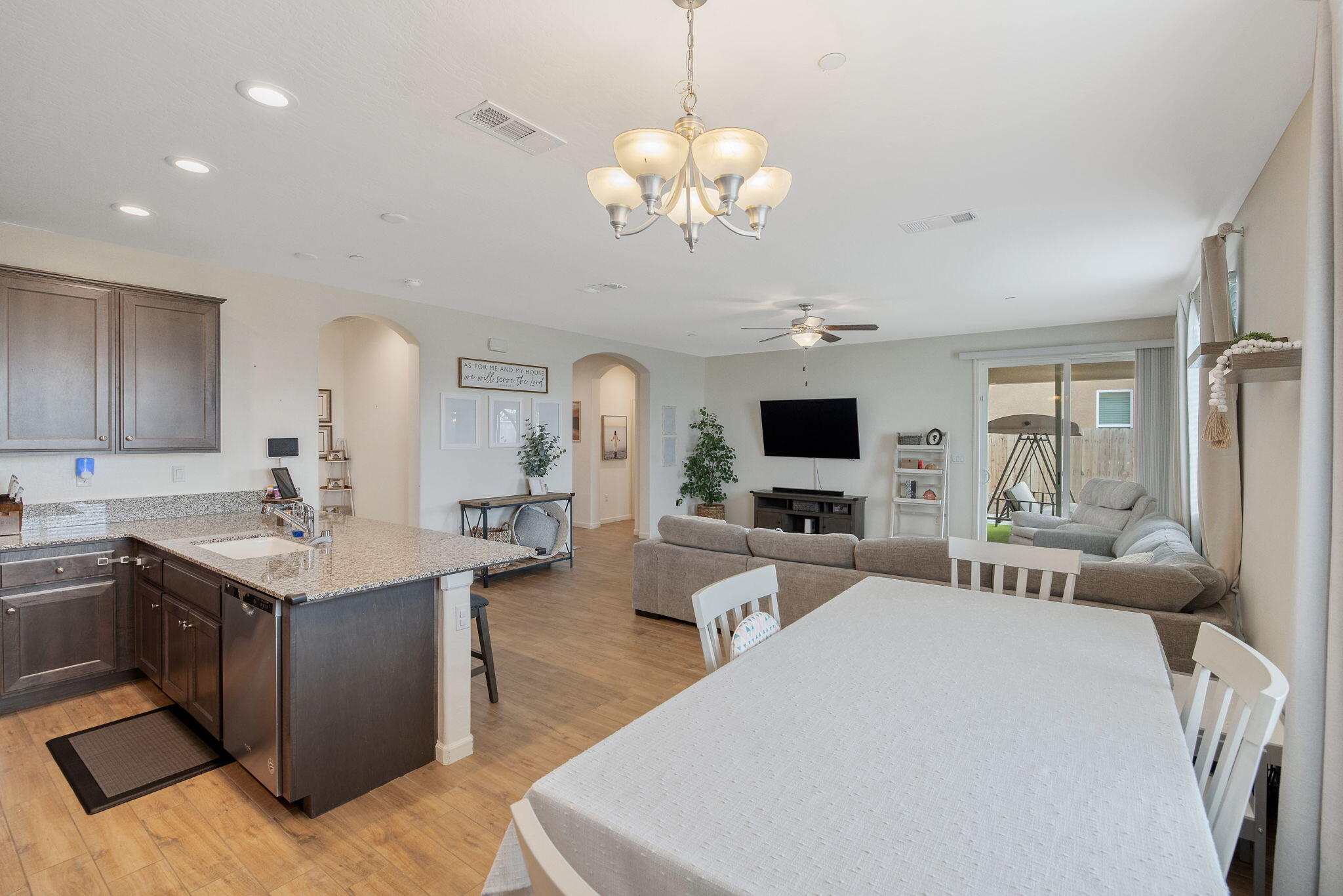 3159 Manchester St, Tulare, CA 93274