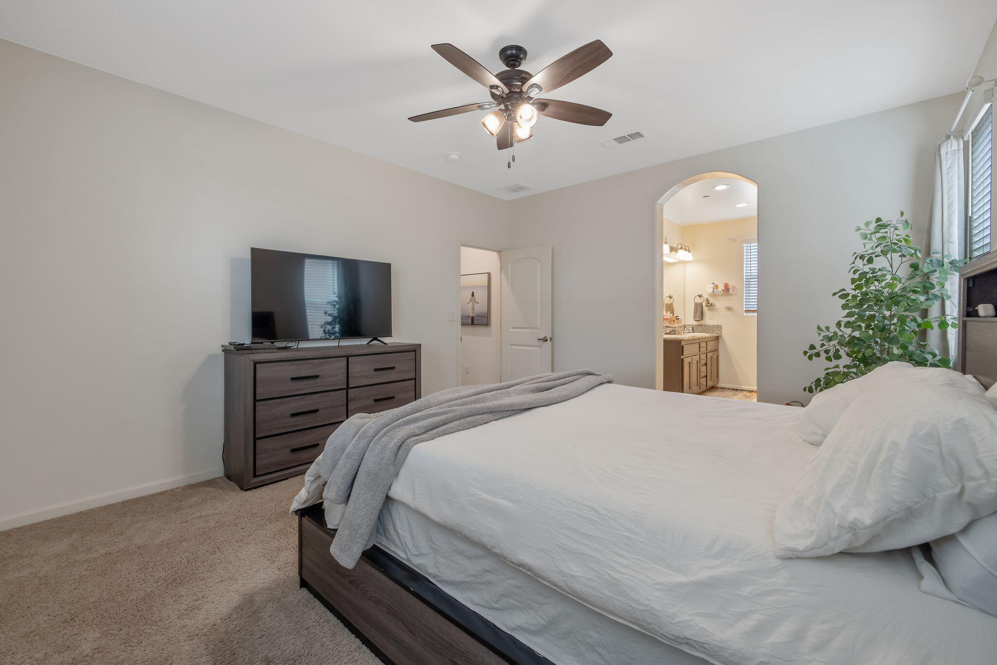 3159 Manchester St, Tulare, CA 93274