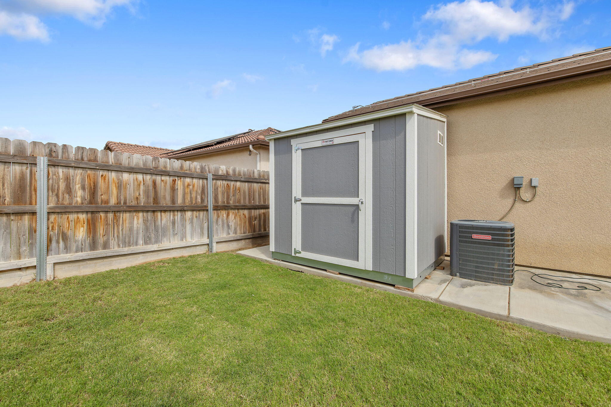 3159 Manchester St, Tulare, CA 93274