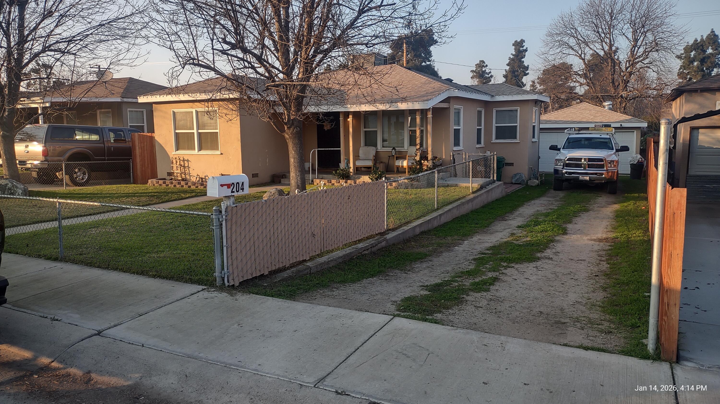 204 W Kanai Ave, Porterville, CA 93257