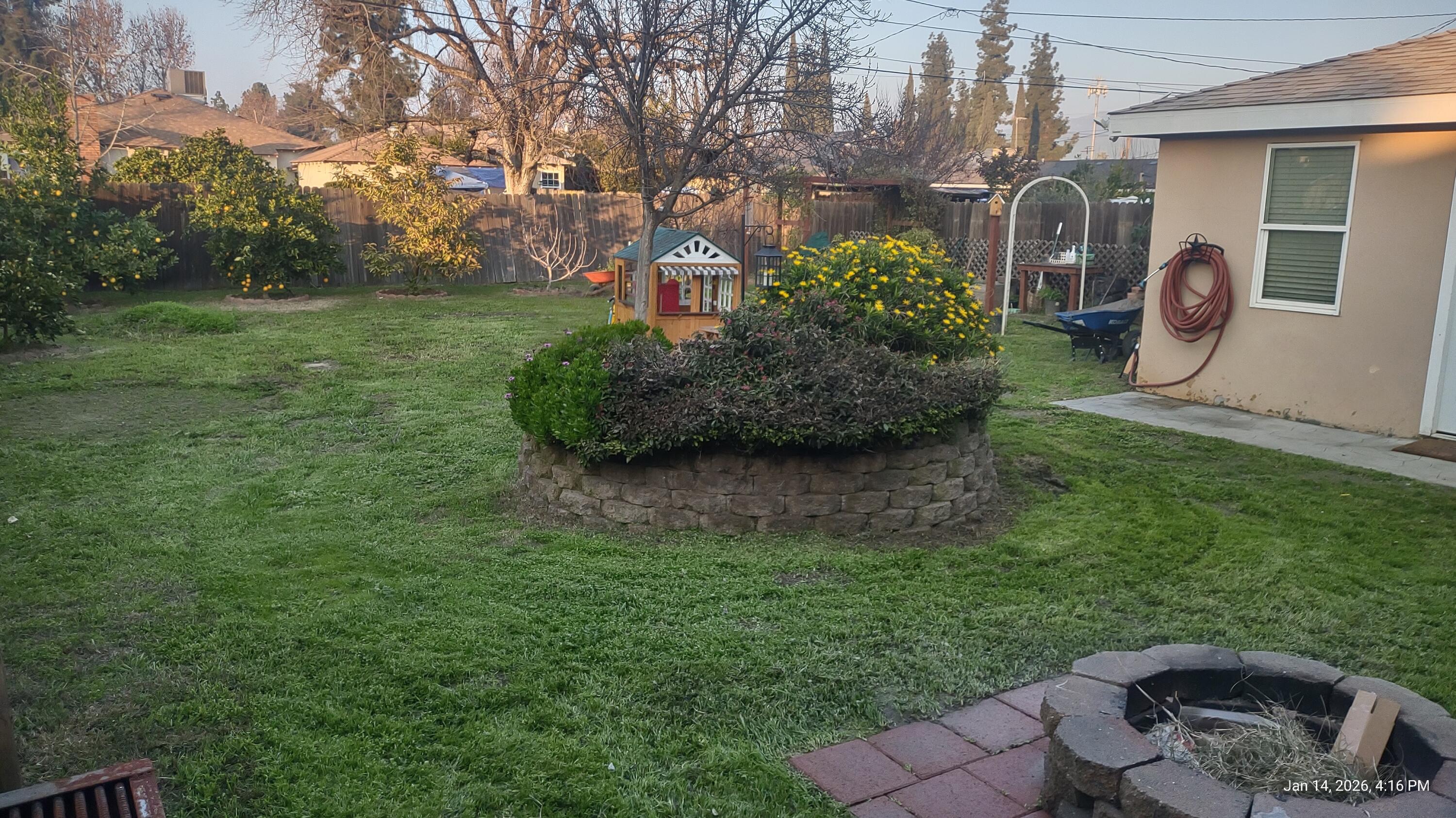 204 W Kanai Ave, Porterville, CA 93257