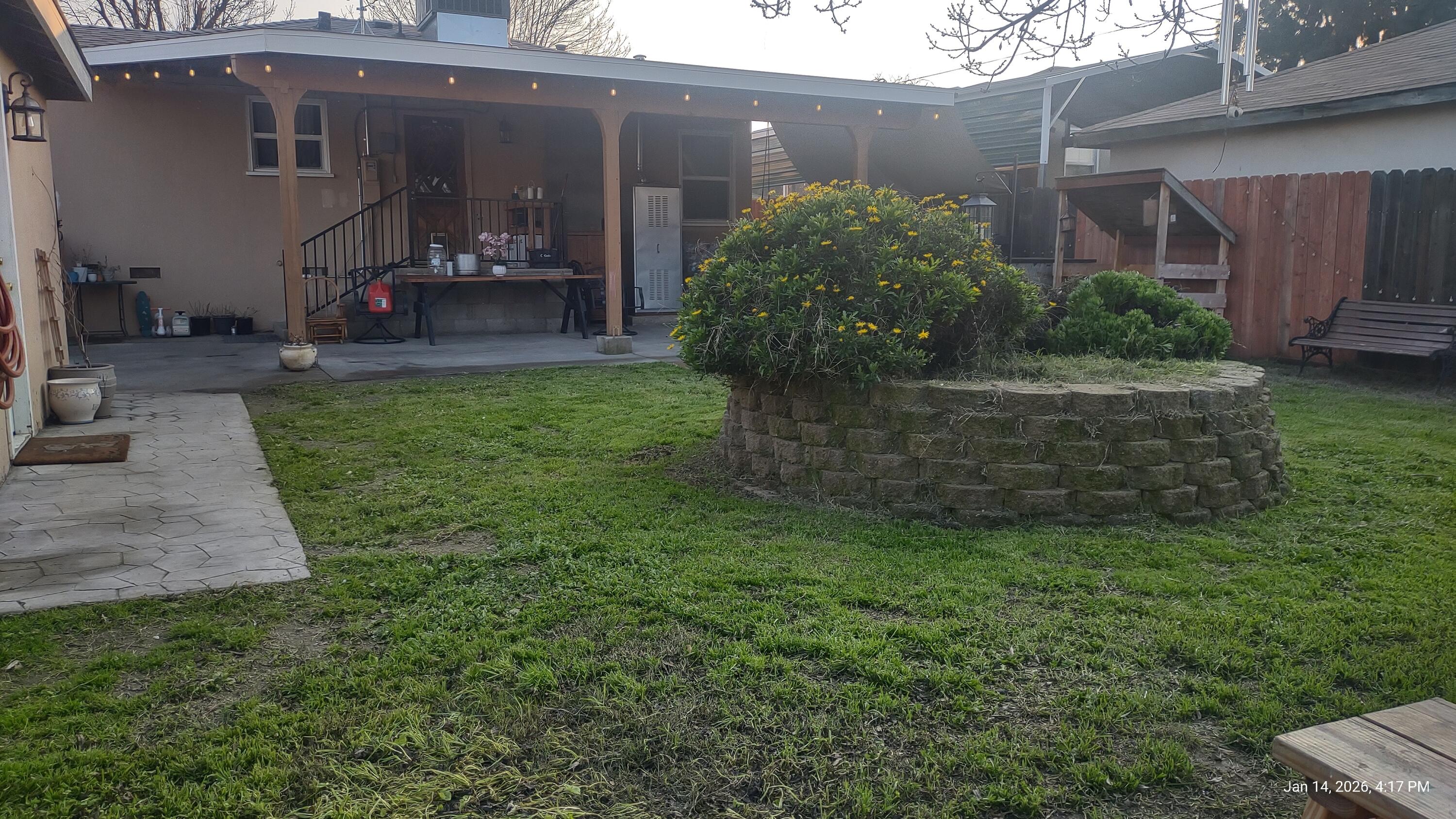 204 W Kanai Ave, Porterville, CA 93257