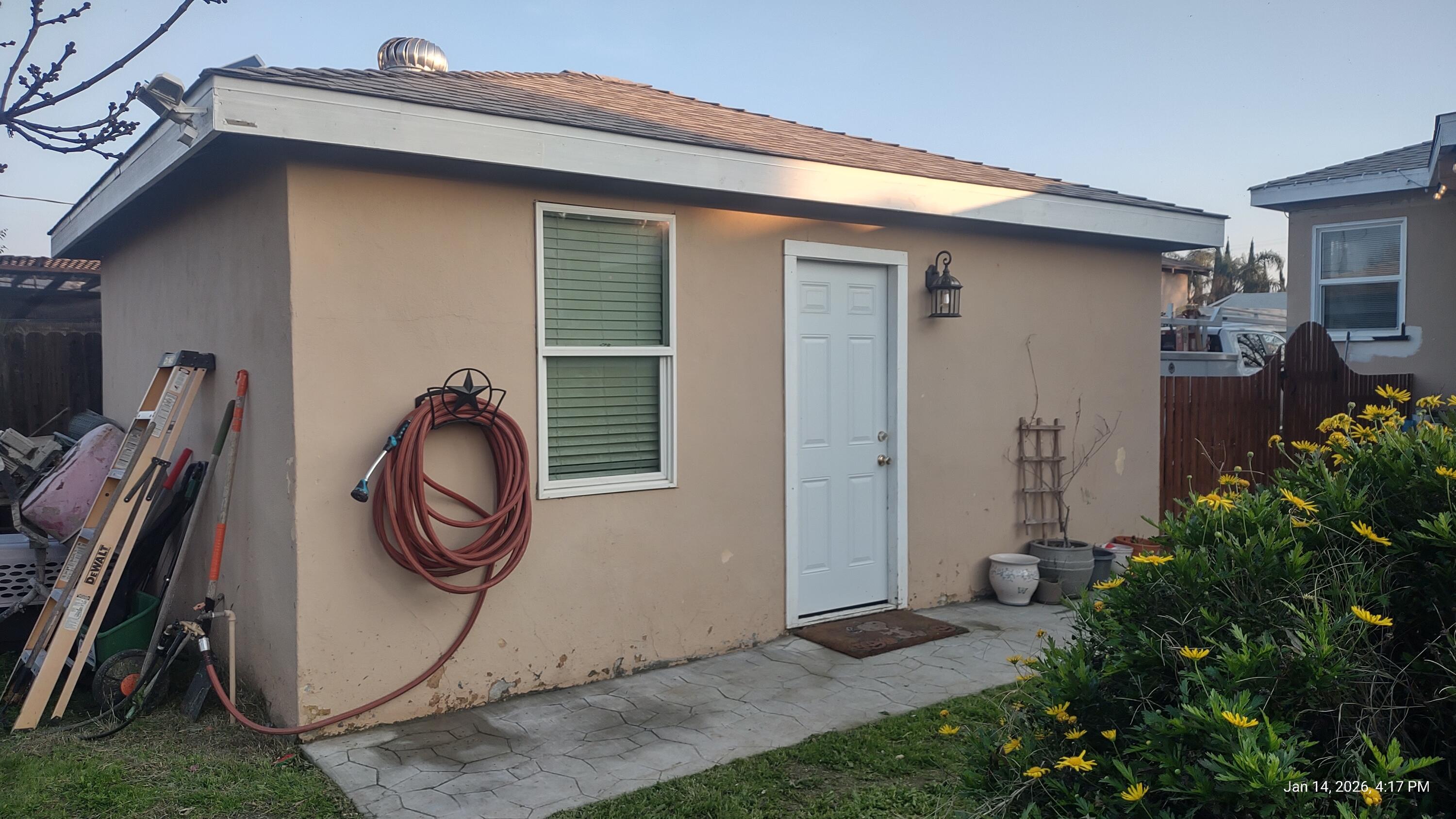 204 W Kanai Ave, Porterville, CA 93257