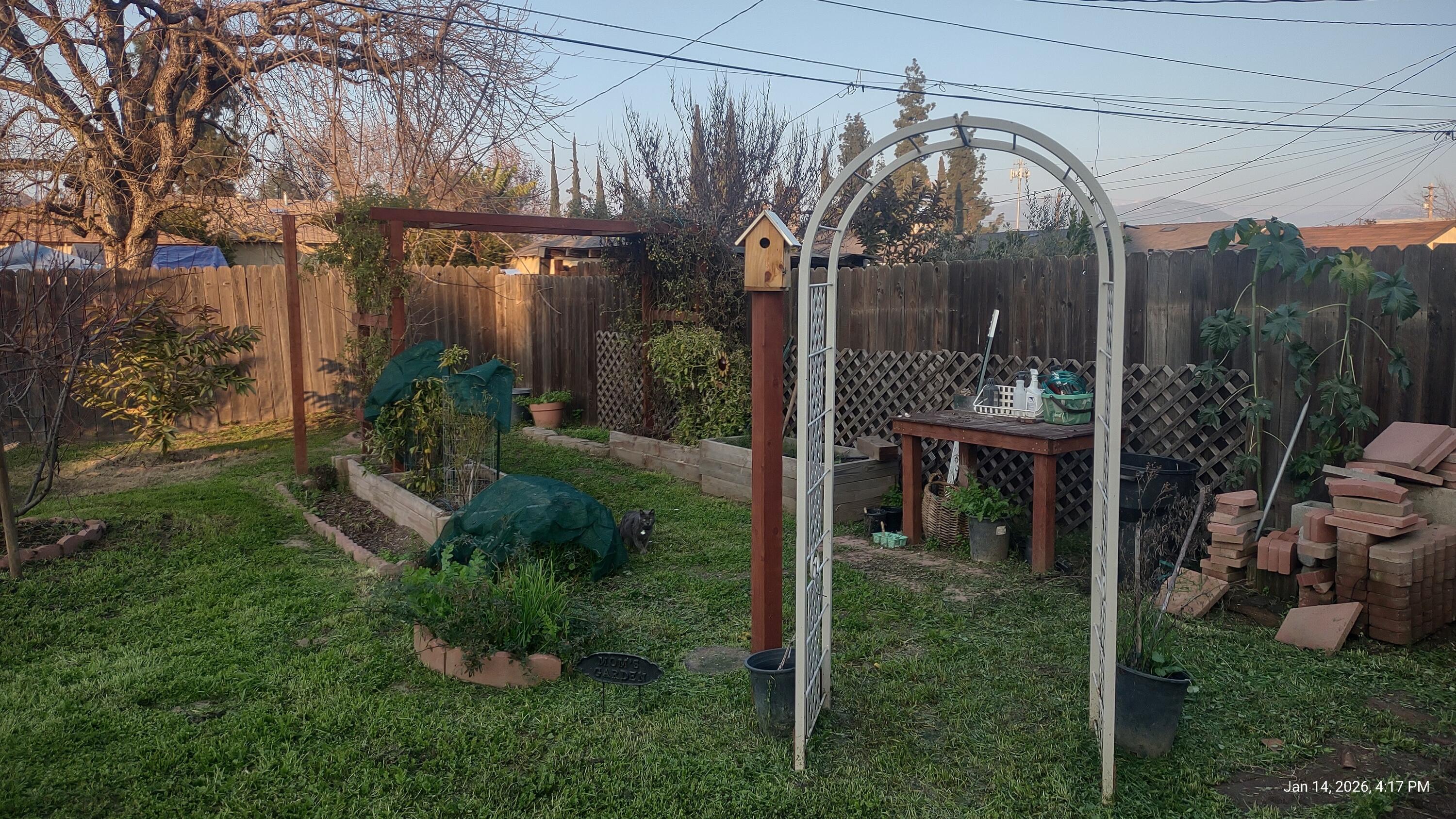 204 W Kanai Ave, Porterville, CA 93257