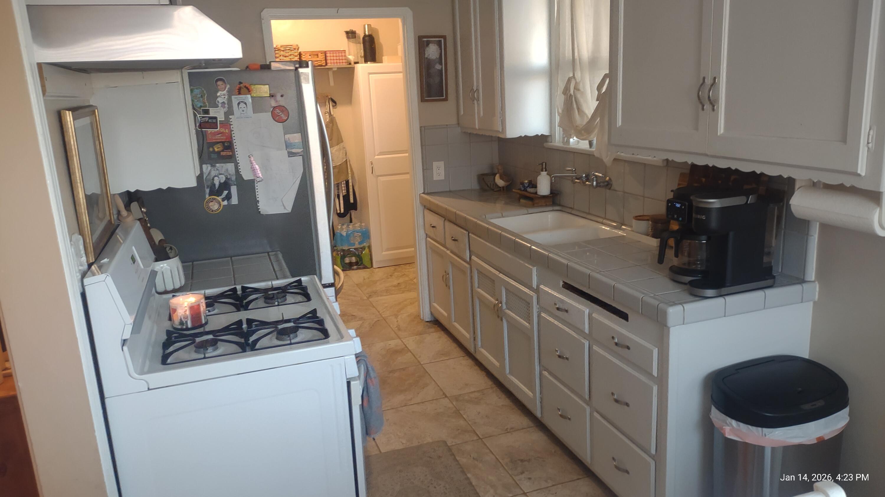 204 W Kanai Ave, Porterville, CA 93257