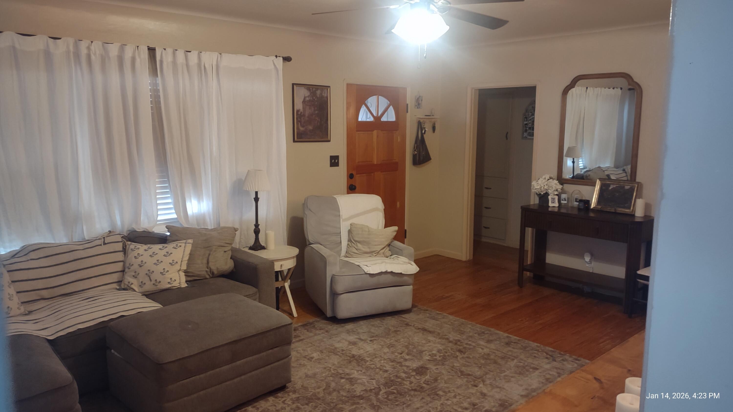 204 W Kanai Ave, Porterville, CA 93257