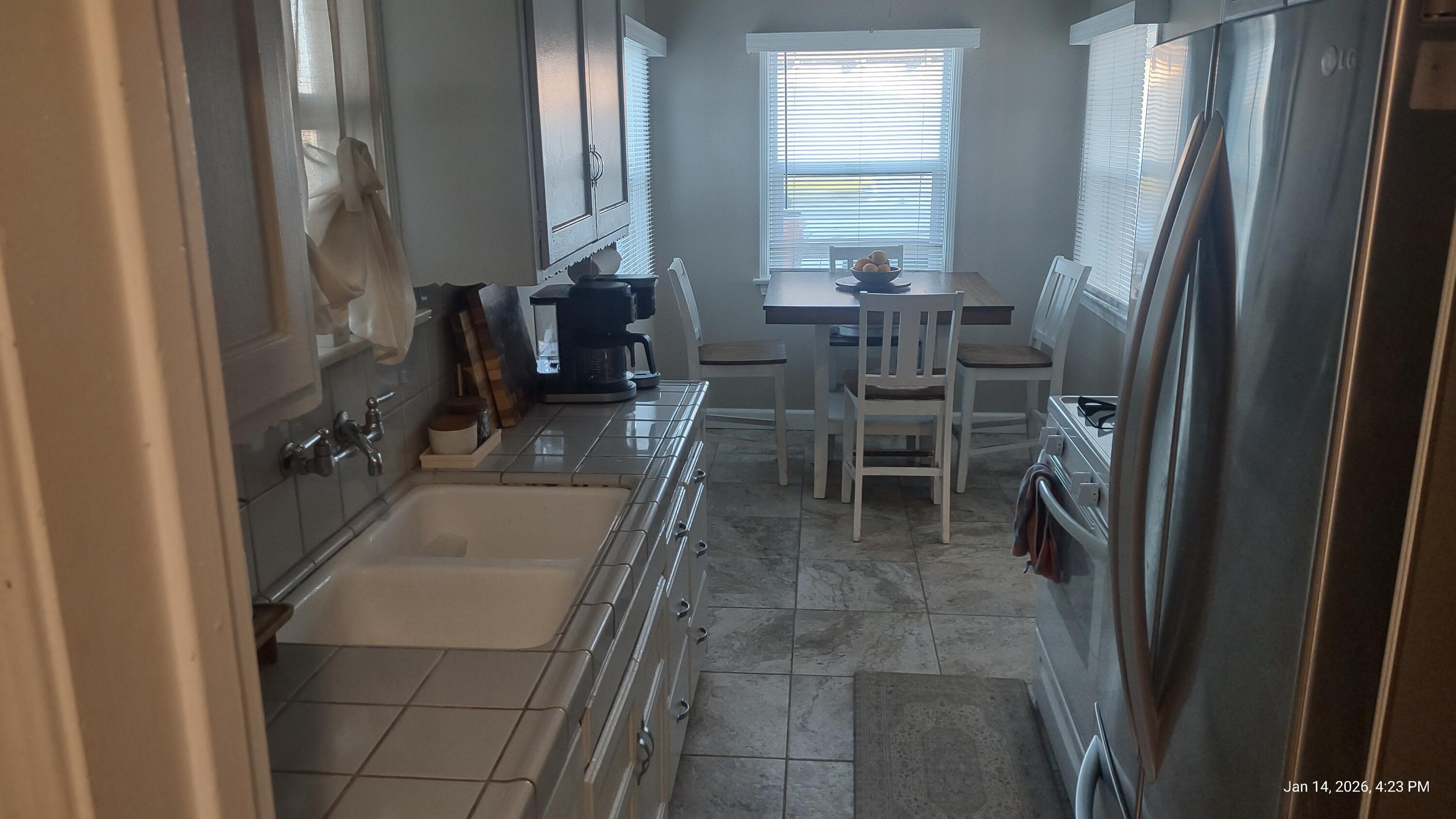 204 W Kanai Ave, Porterville, CA 93257