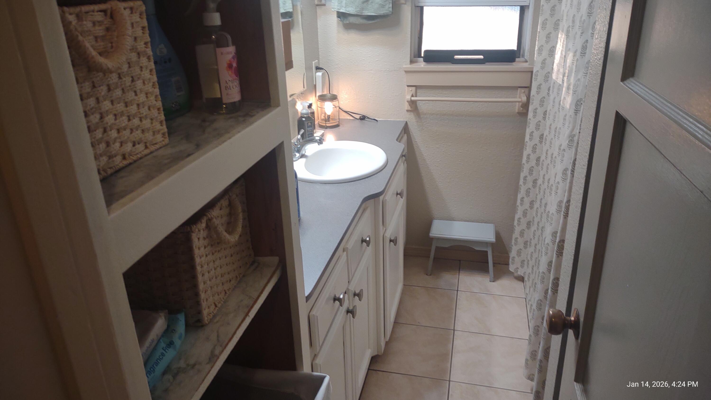 204 W Kanai Ave, Porterville, CA 93257