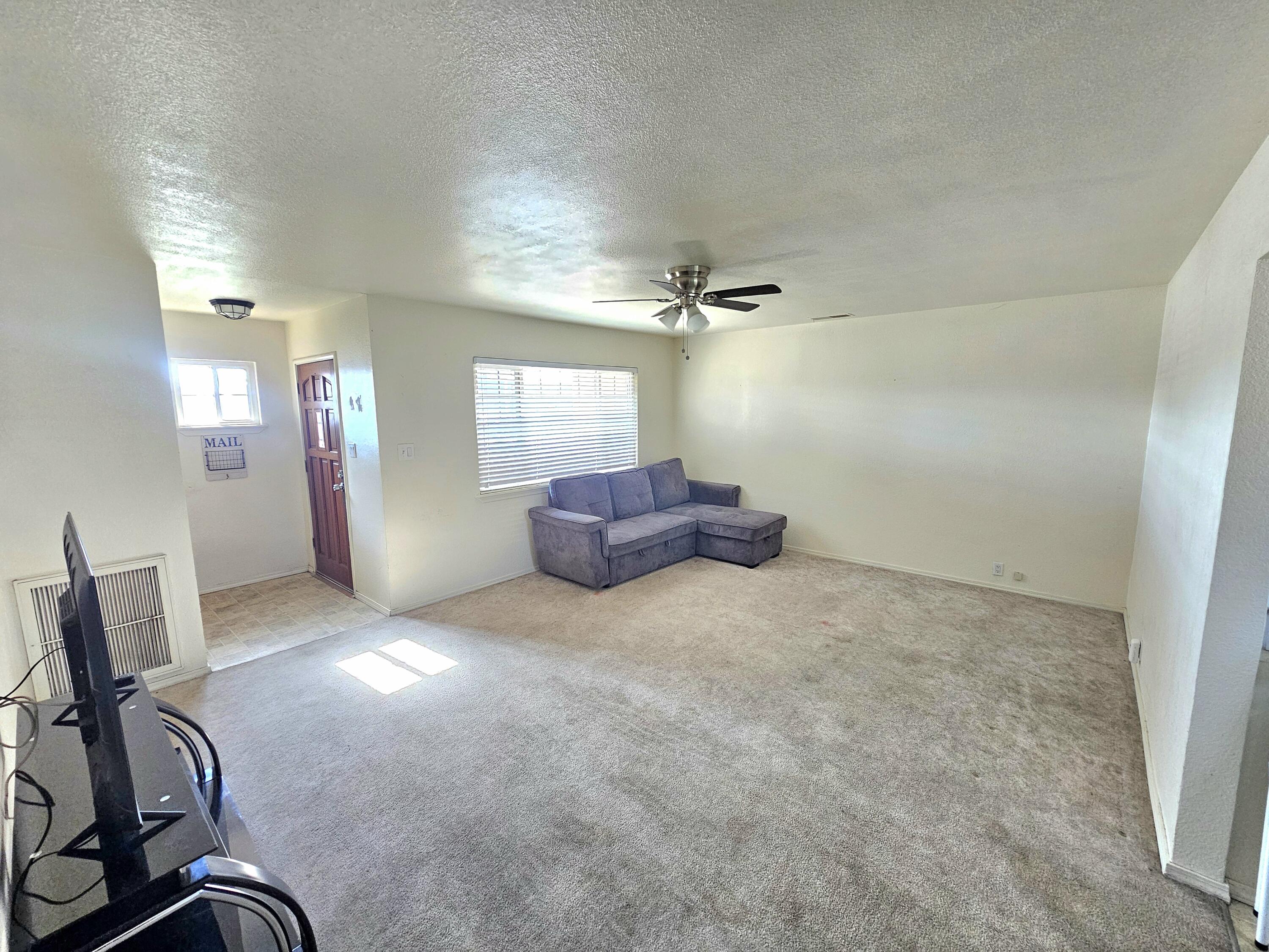 1544 E Bardsley Ave, Tulare, CA 93274