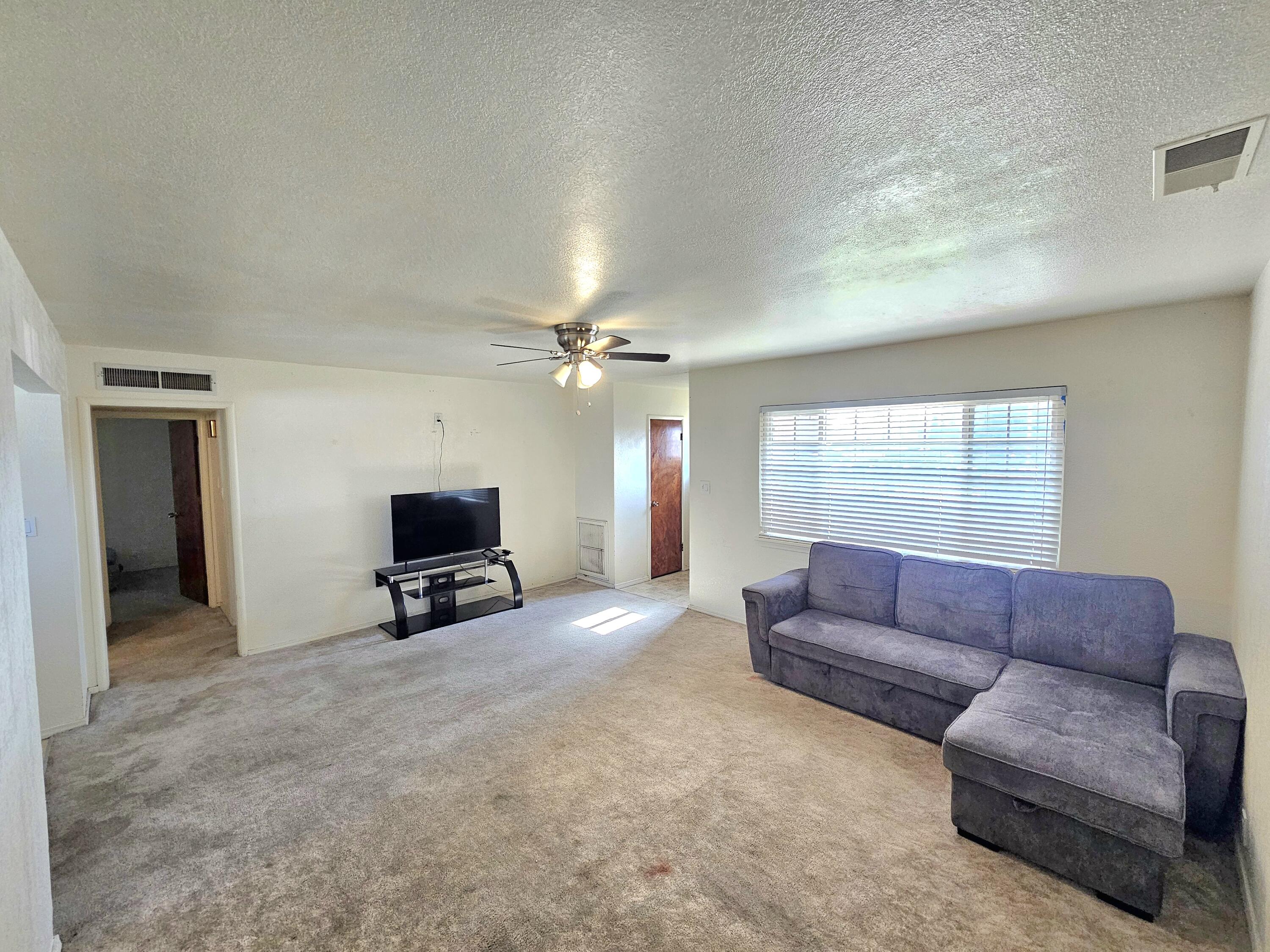 1544 E Bardsley Ave, Tulare, CA 93274