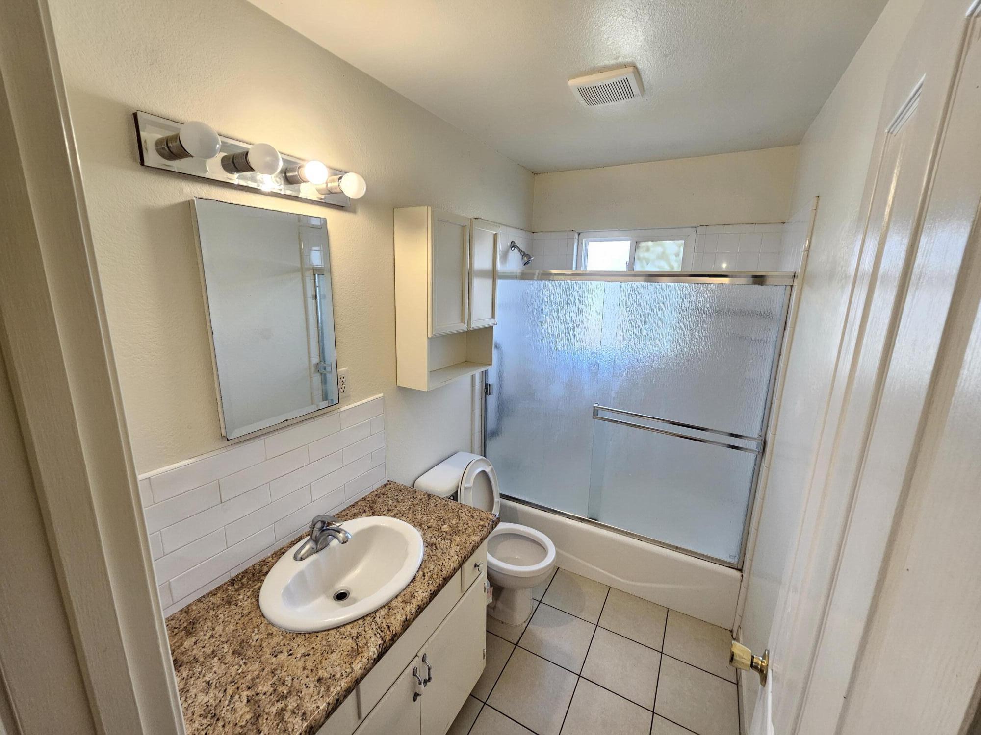 1544 E Bardsley Ave, Tulare, CA 93274