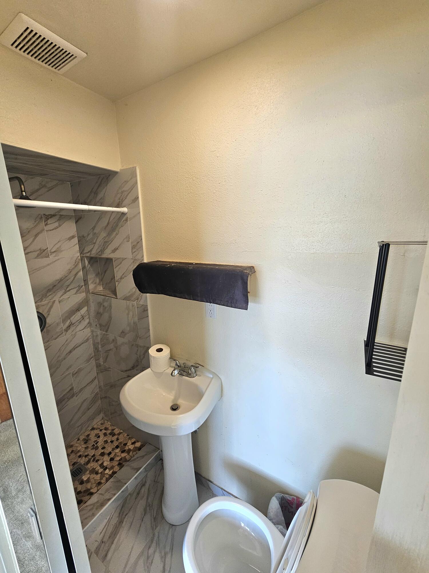 1544 E Bardsley Ave, Tulare, CA 93274