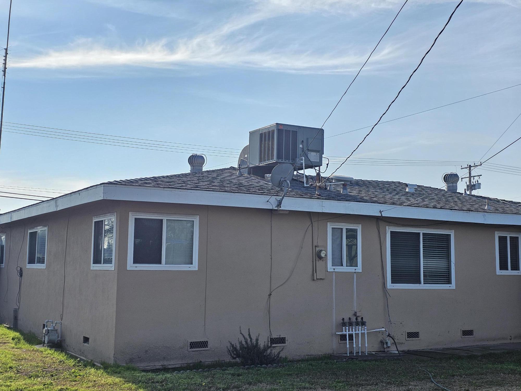 1544 E Bardsley Ave, Tulare, CA 93274