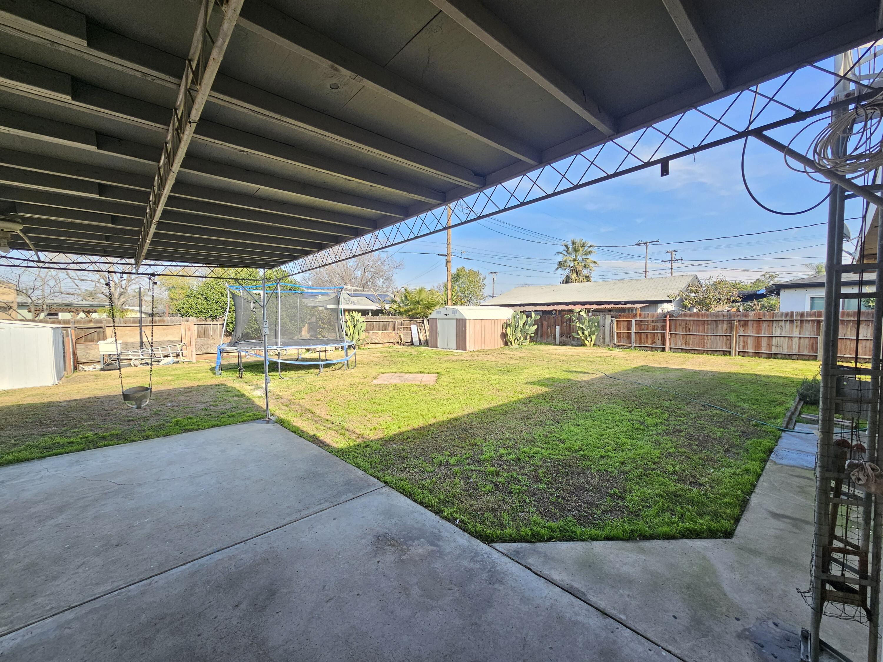 1544 E Bardsley Ave, Tulare, CA 93274