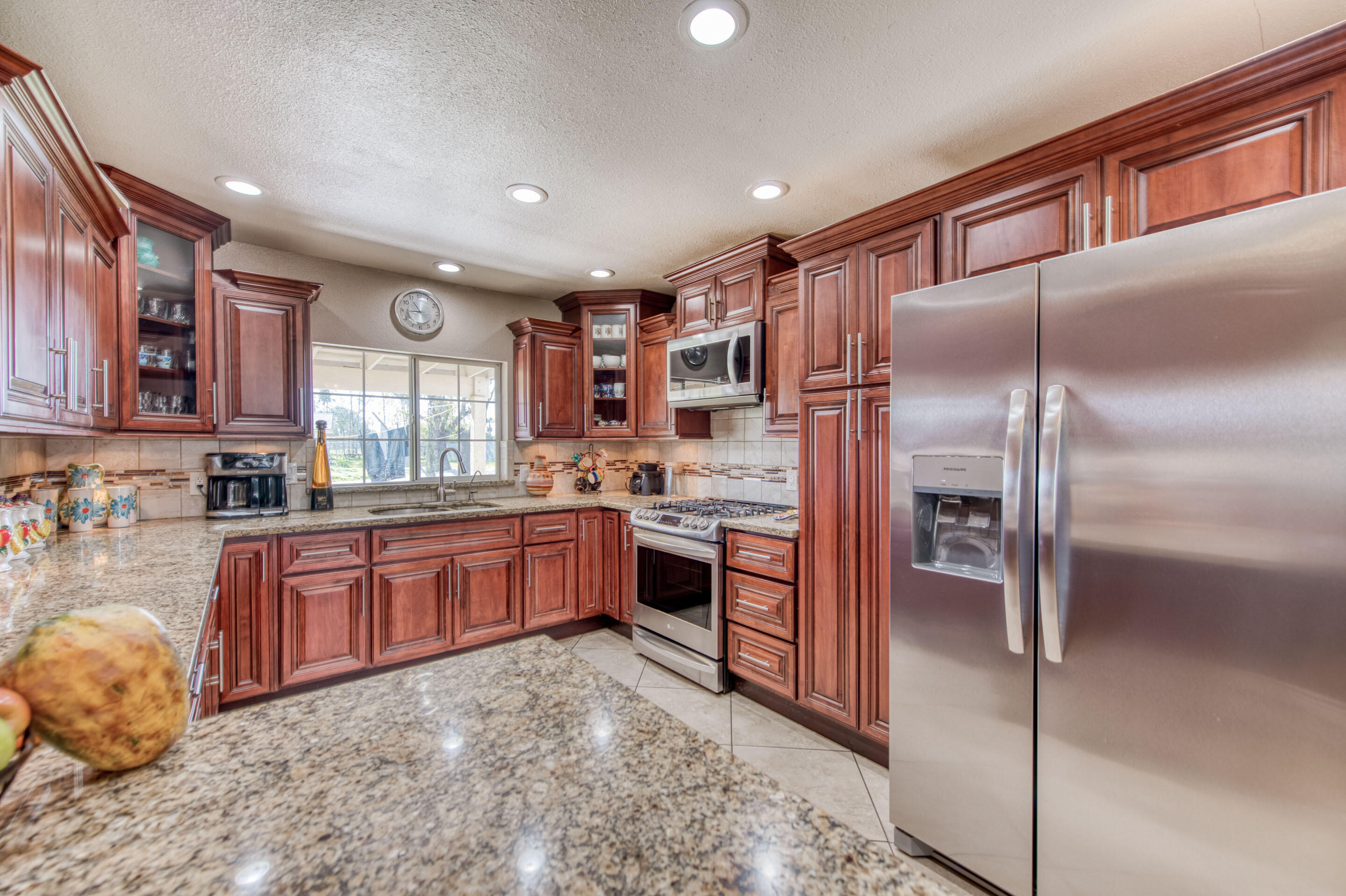 25540 Lynn Pl #B, Madera, CA 93638