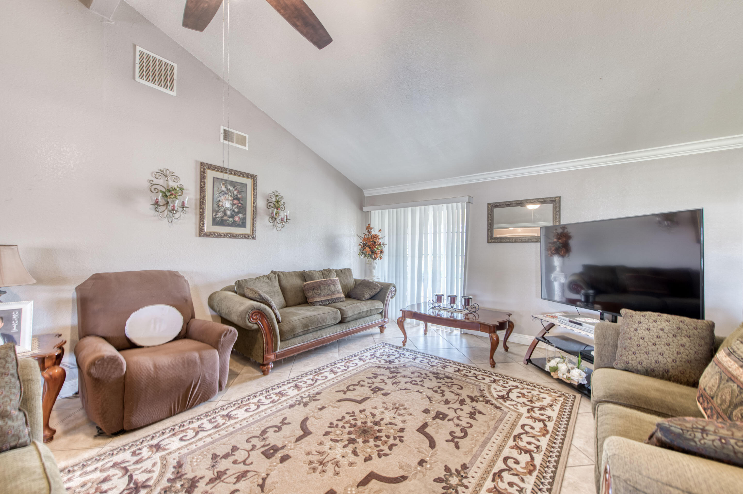 25540 Lynn Pl #B, Madera, CA 93638