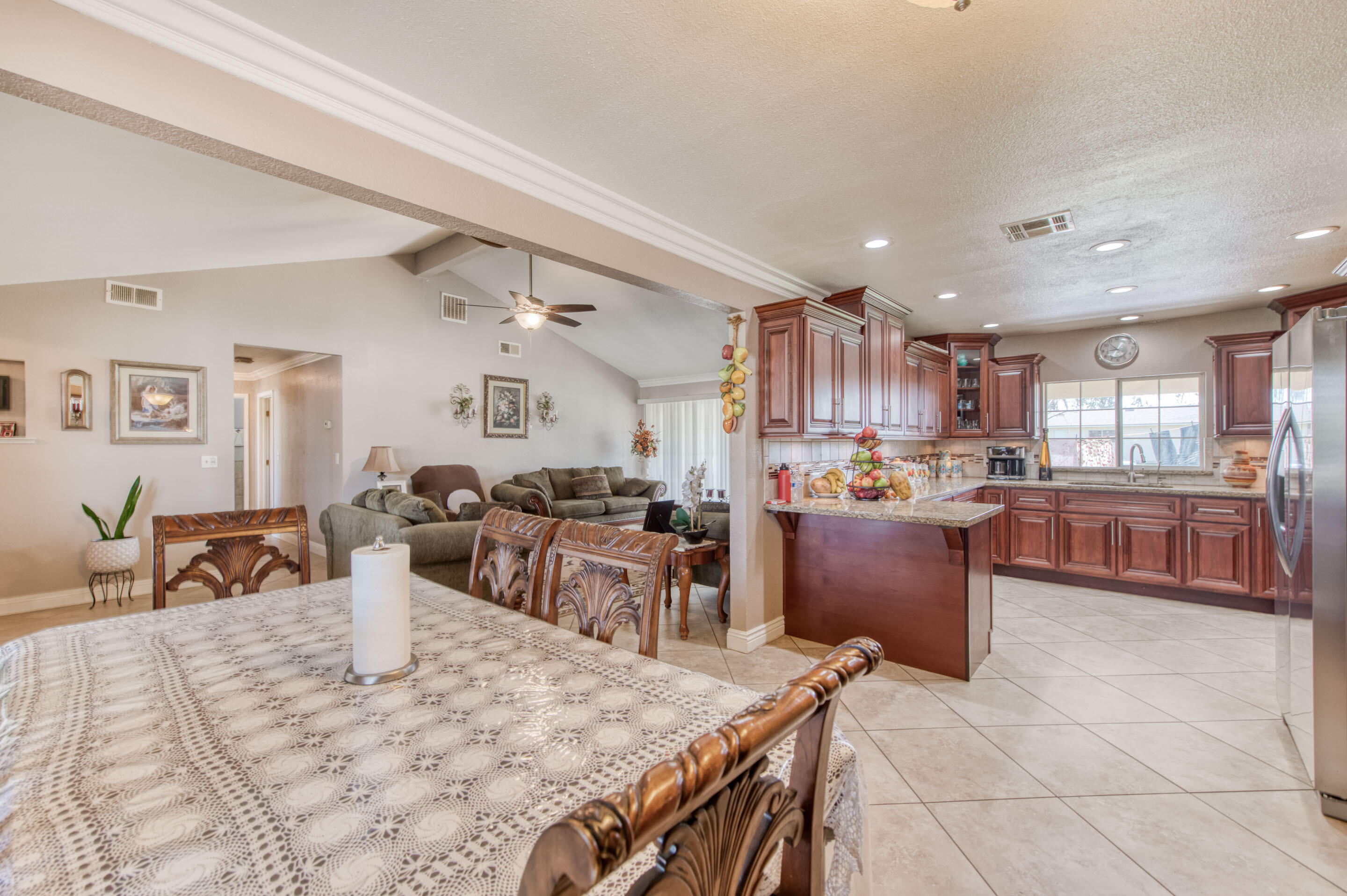 25540 Lynn Pl #B, Madera, CA 93638