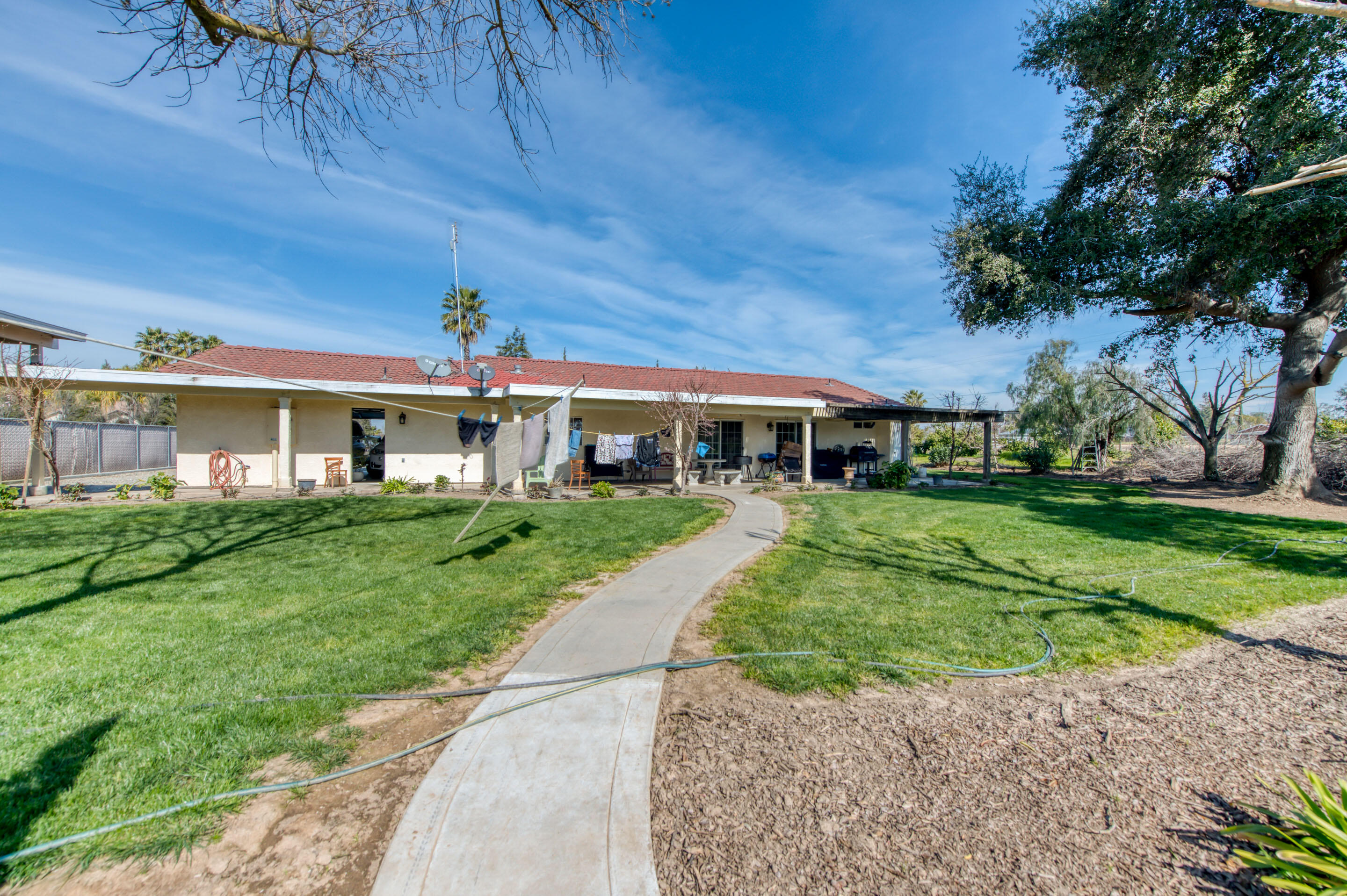 25540 Lynn Pl #B, Madera, CA 93638