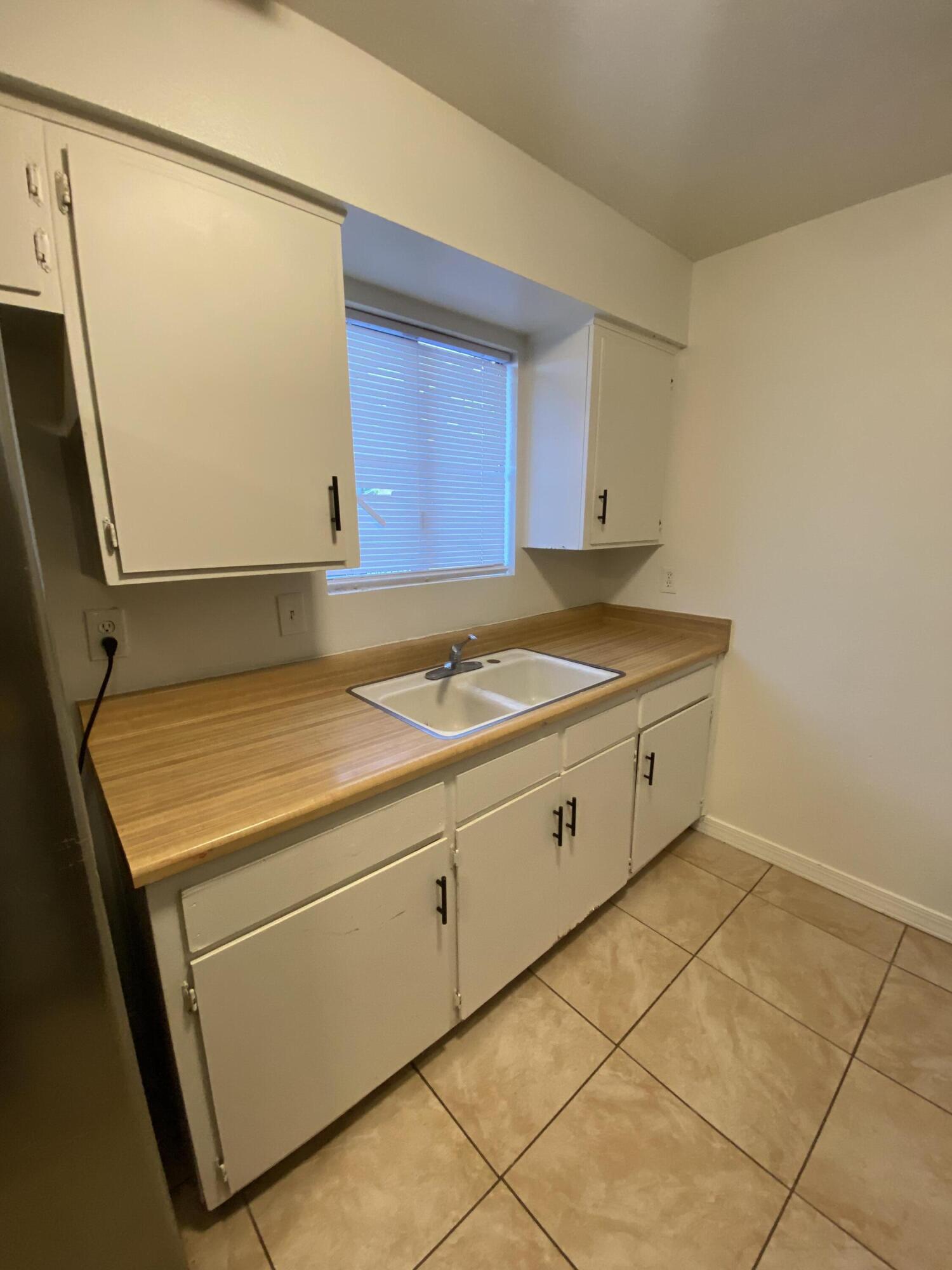 237 S C St, Exeter, CA 93221