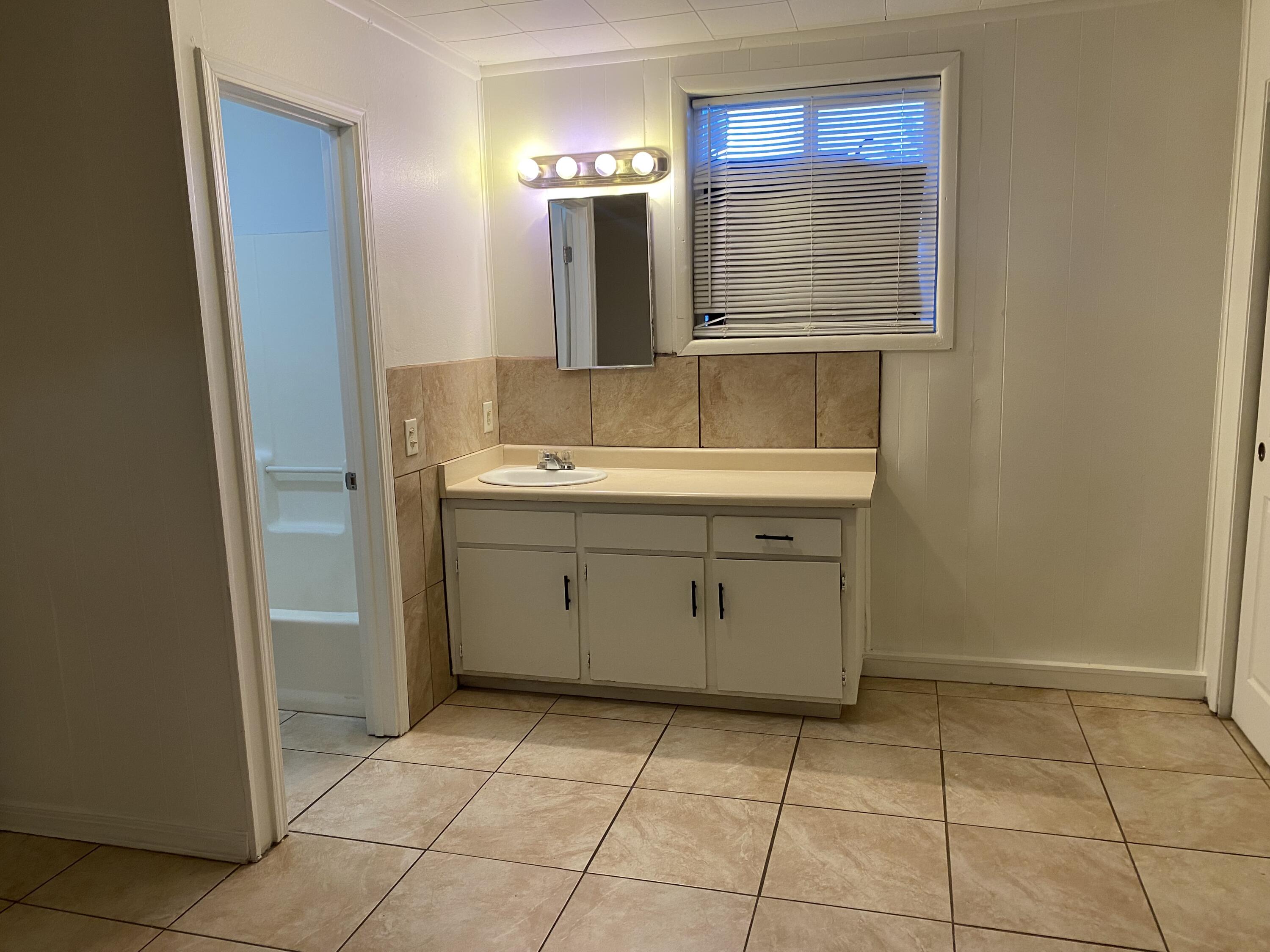 237 S C St, Exeter, CA 93221