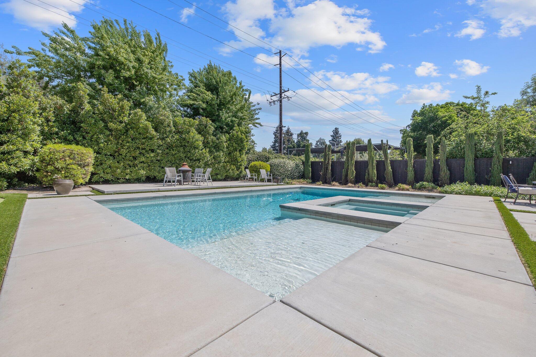 6702 W Harter Ave, Visalia, CA 93277