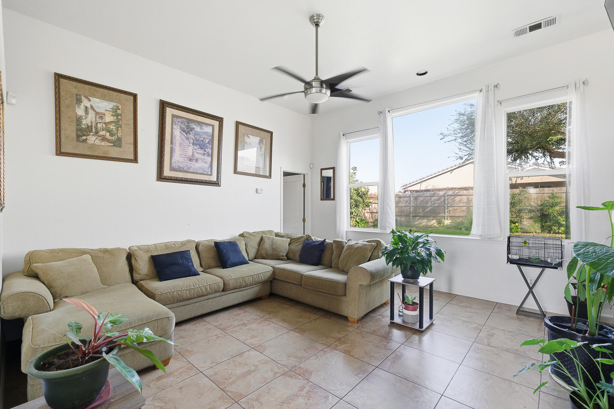 3204 S Cain St, Visalia, CA 93292