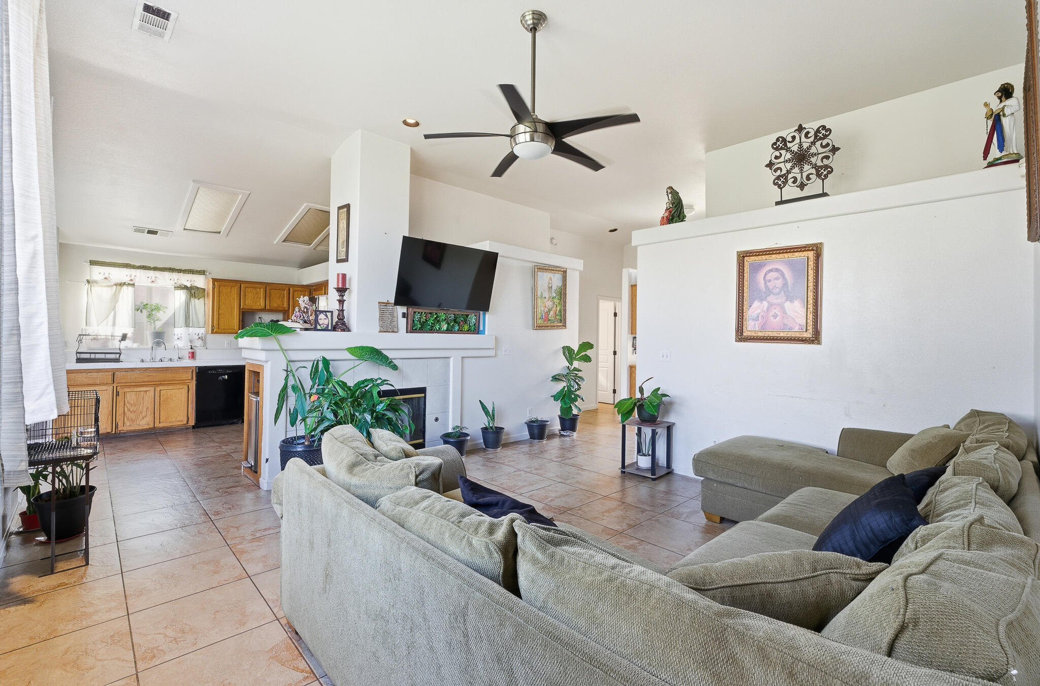 3204 S Cain St, Visalia, CA 93292