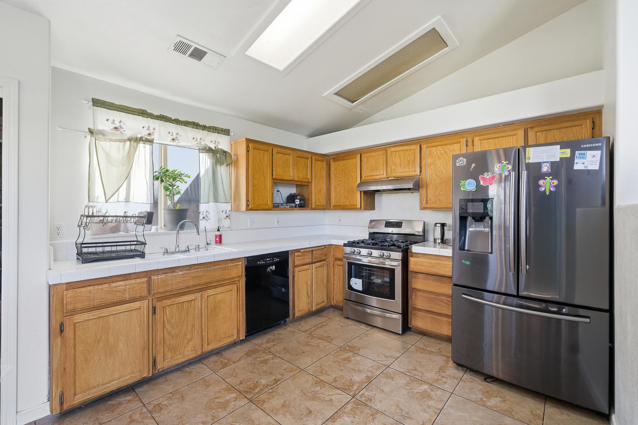 3204 S Cain St, Visalia, CA 93292