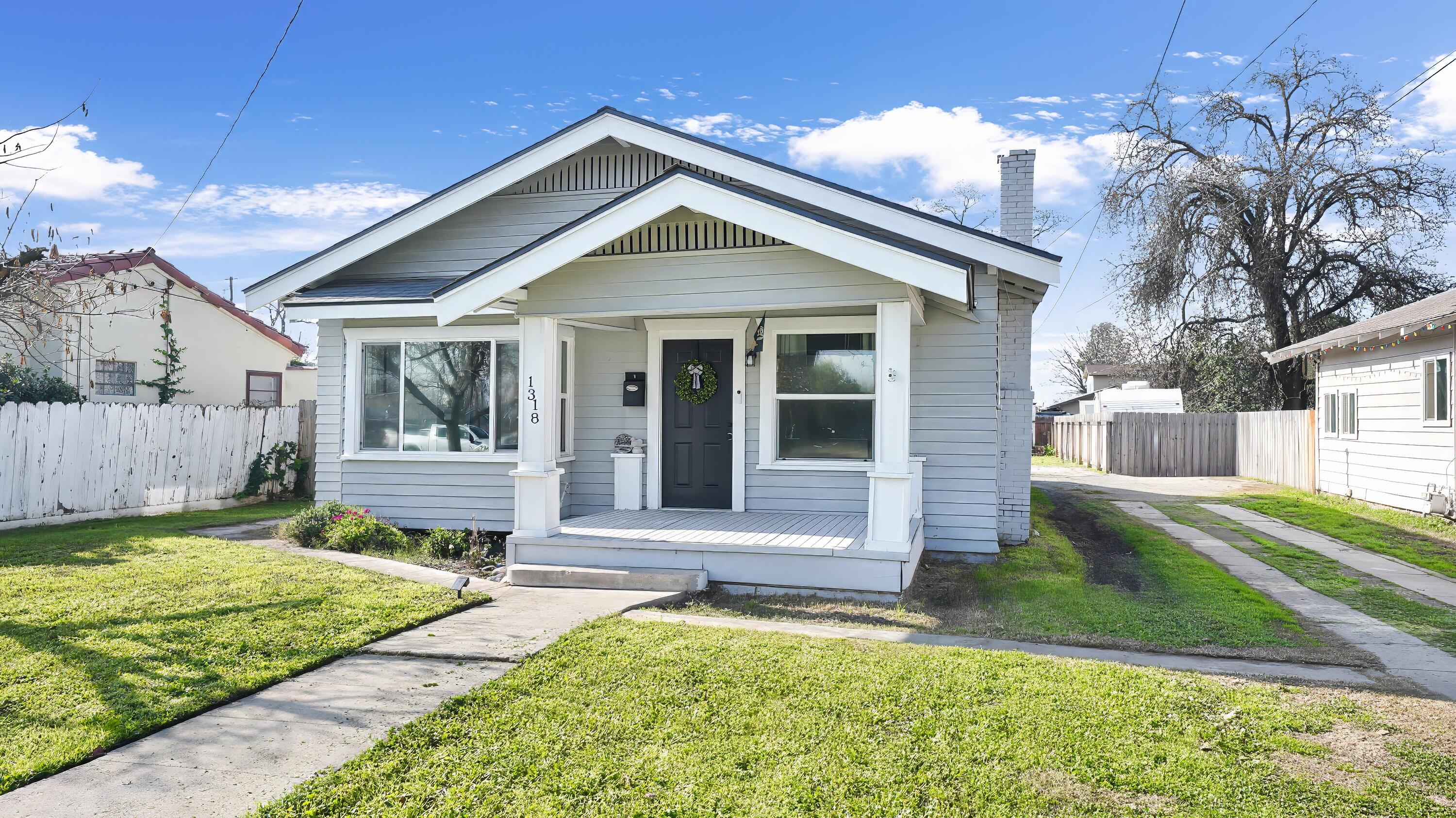 1318 N Redington St, Hanford, CA 93230