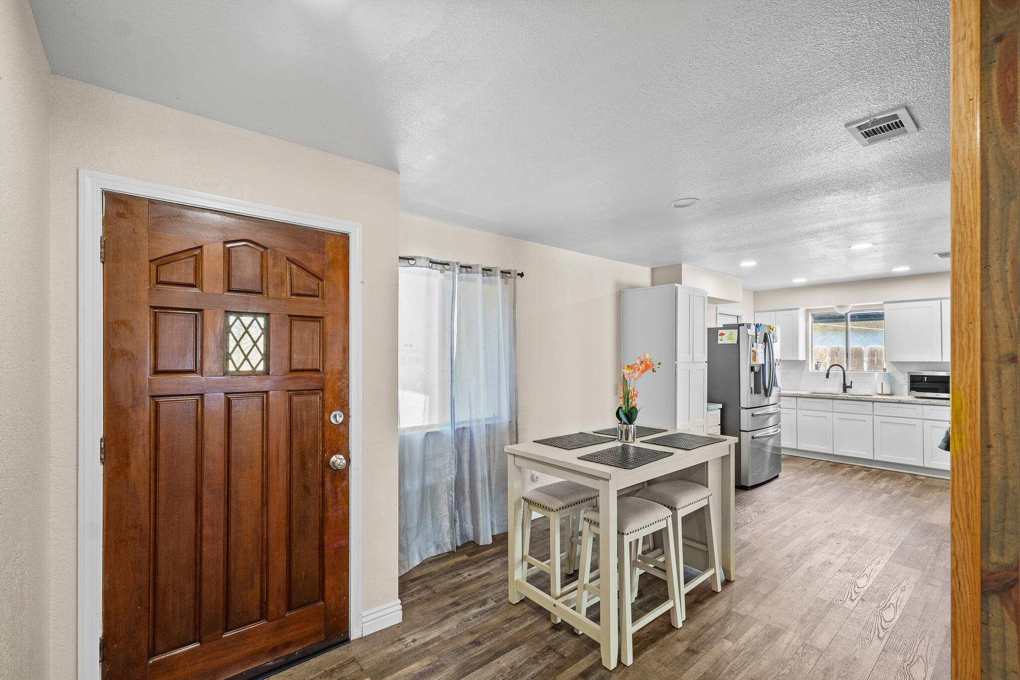 1076 N Beverly St, Porterville, CA 93257