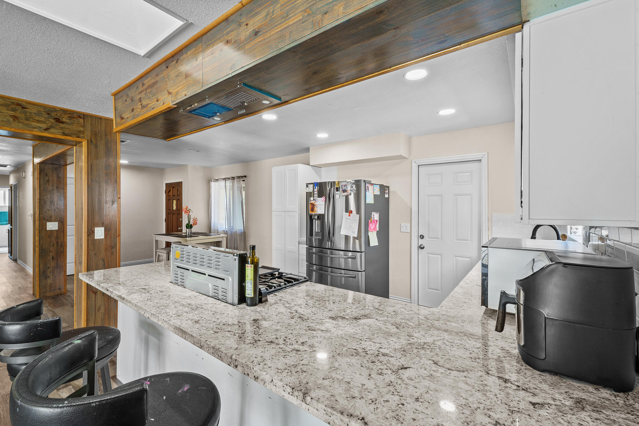 1076 N Beverly St, Porterville, CA 93257