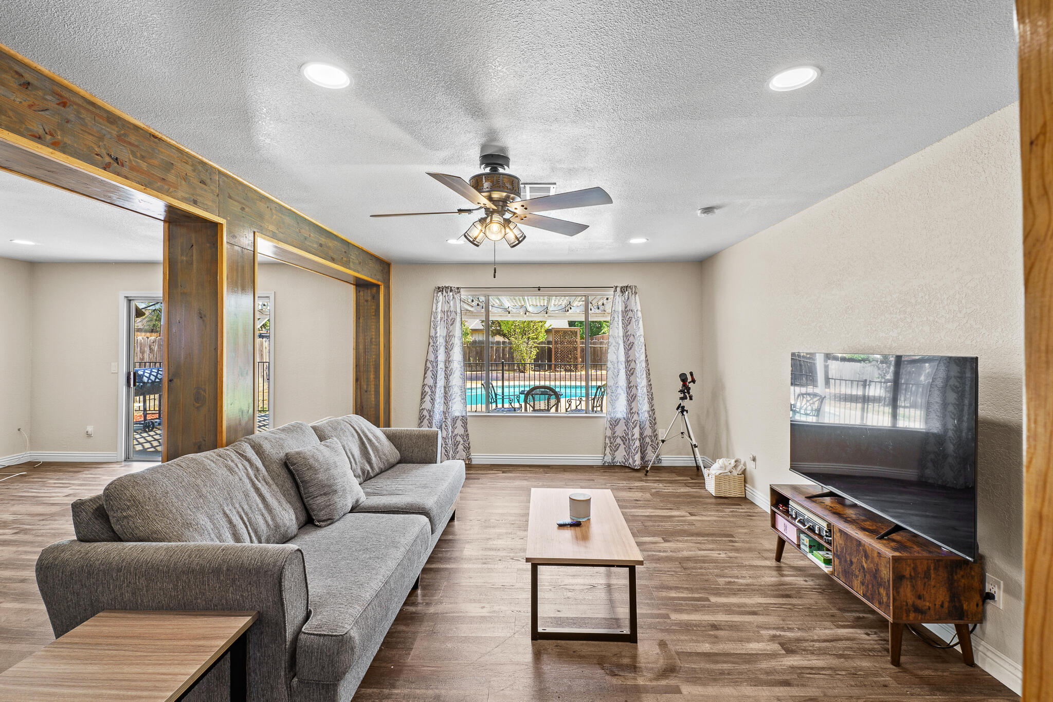 1076 N Beverly St, Porterville, CA 93257