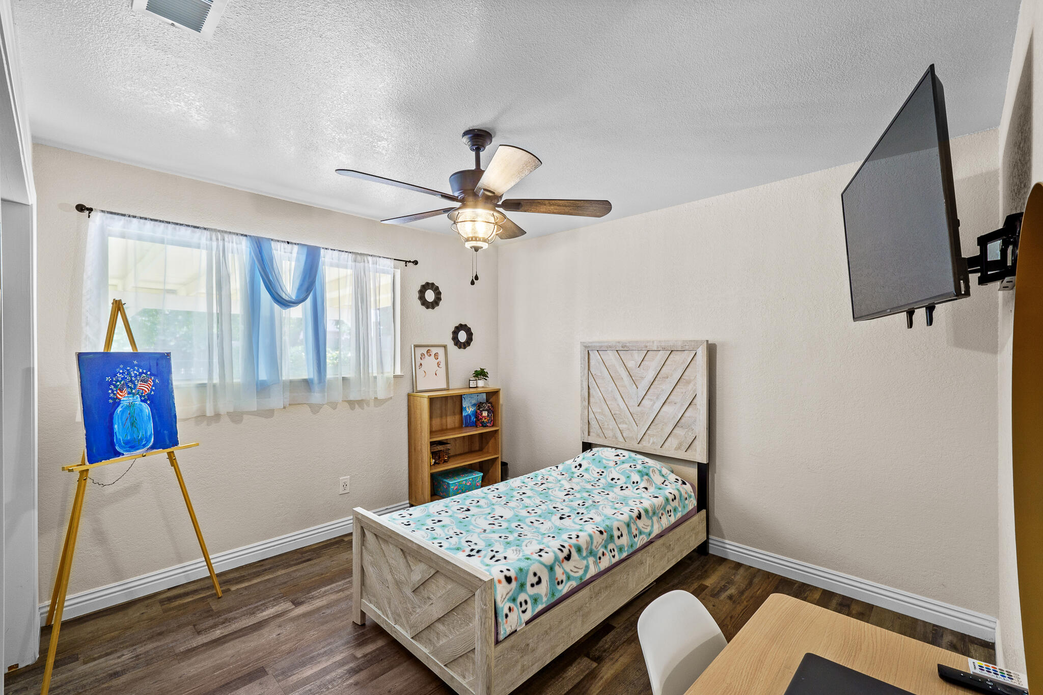 1076 N Beverly St, Porterville, CA 93257