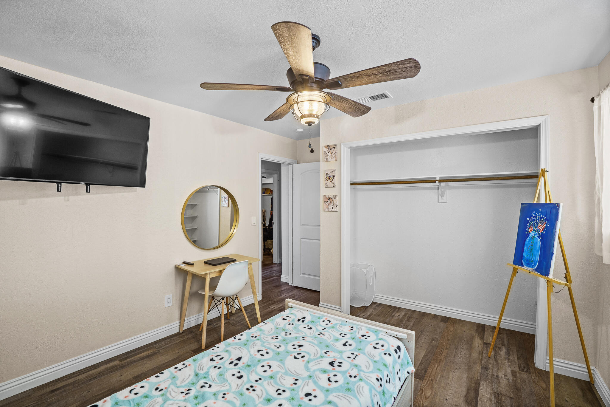 1076 N Beverly St, Porterville, CA 93257