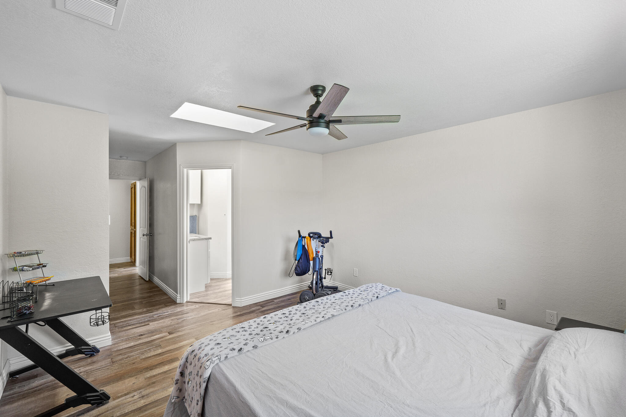 1076 N Beverly St, Porterville, CA 93257