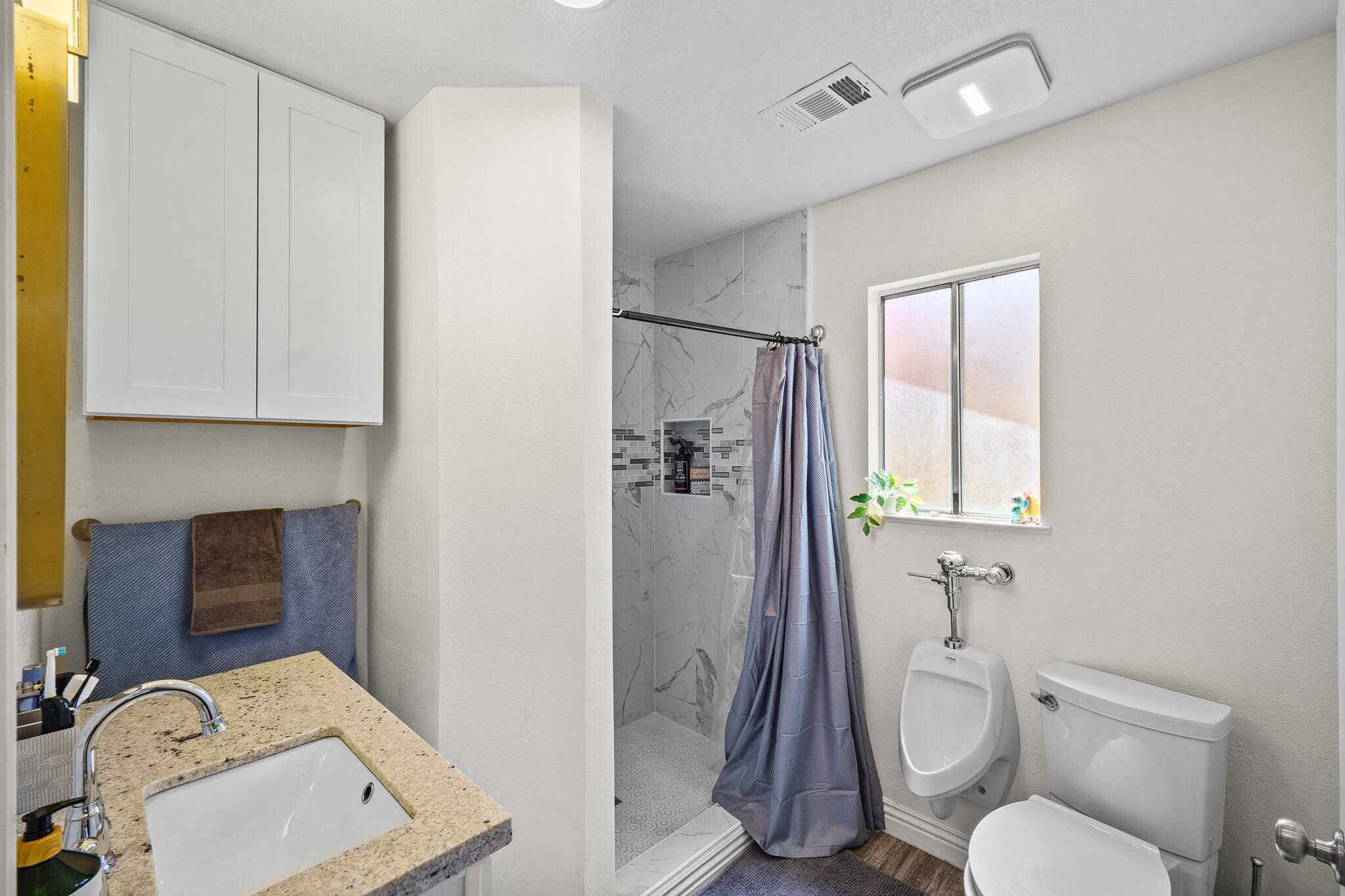 1076 N Beverly St, Porterville, CA 93257