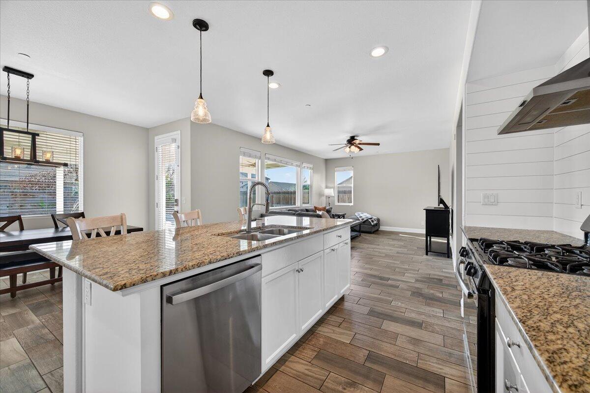 6259 W Prospect Ave, Visalia, CA 93291