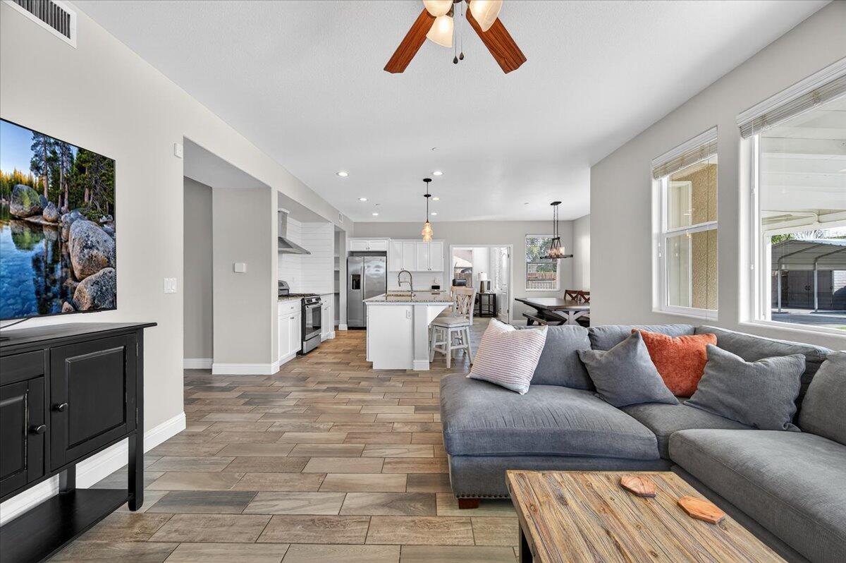 6259 W Prospect Ave, Visalia, CA 93291