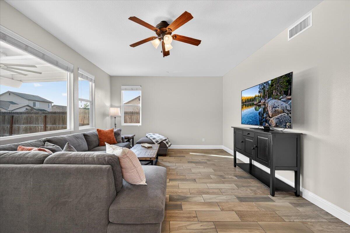 6259 W Prospect Ave, Visalia, CA 93291