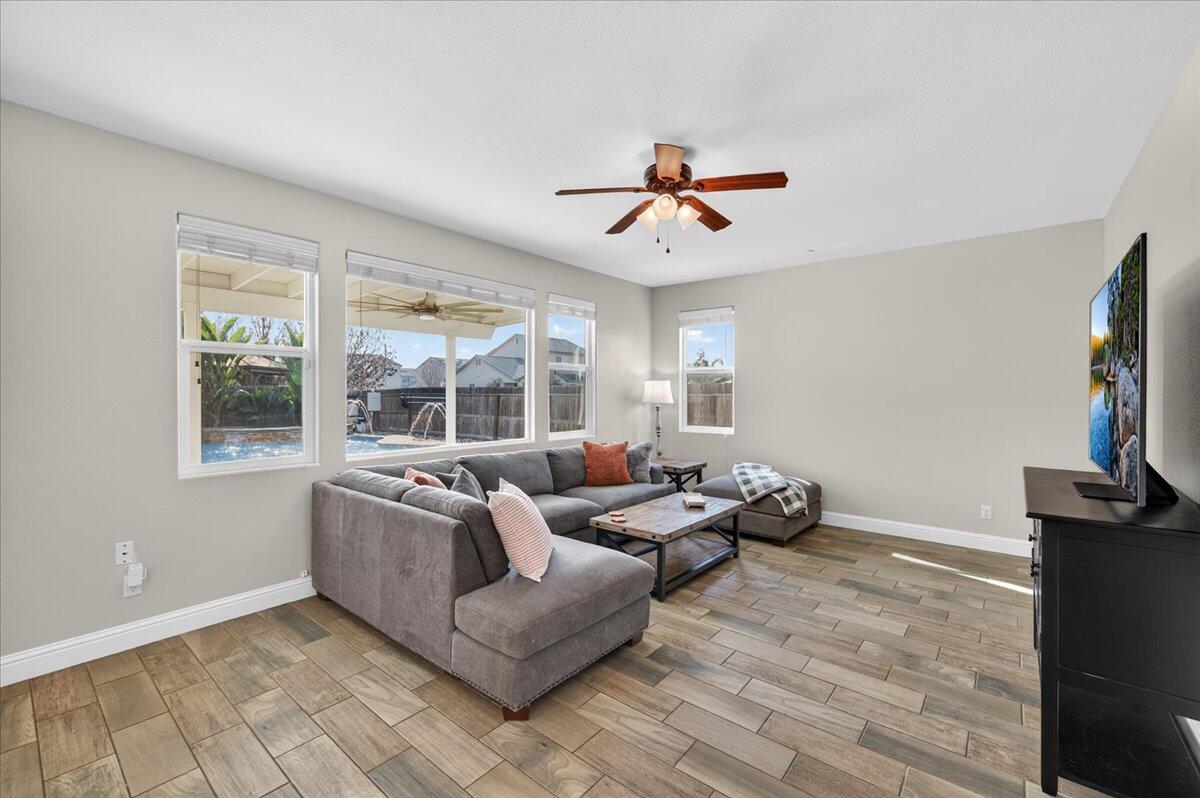 6259 W Prospect Ave, Visalia, CA 93291