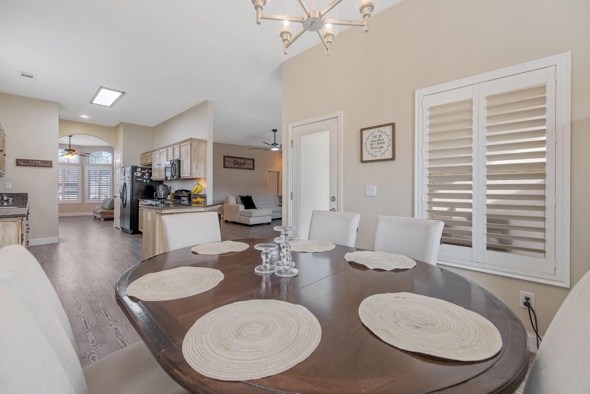 2283 Catavee Ave, Tulare, CA 93274