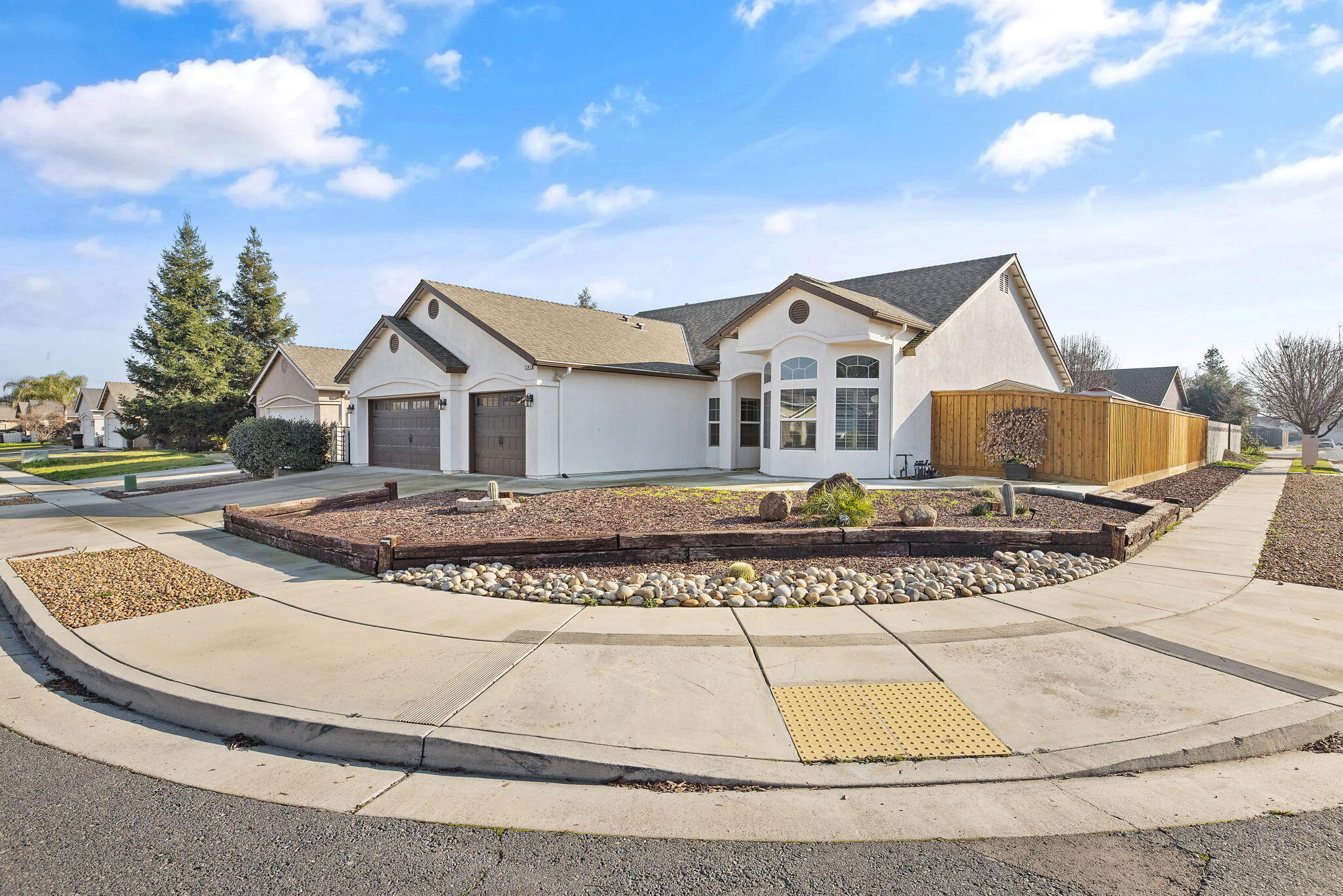 2283 Catavee Ave, Tulare, CA 93274