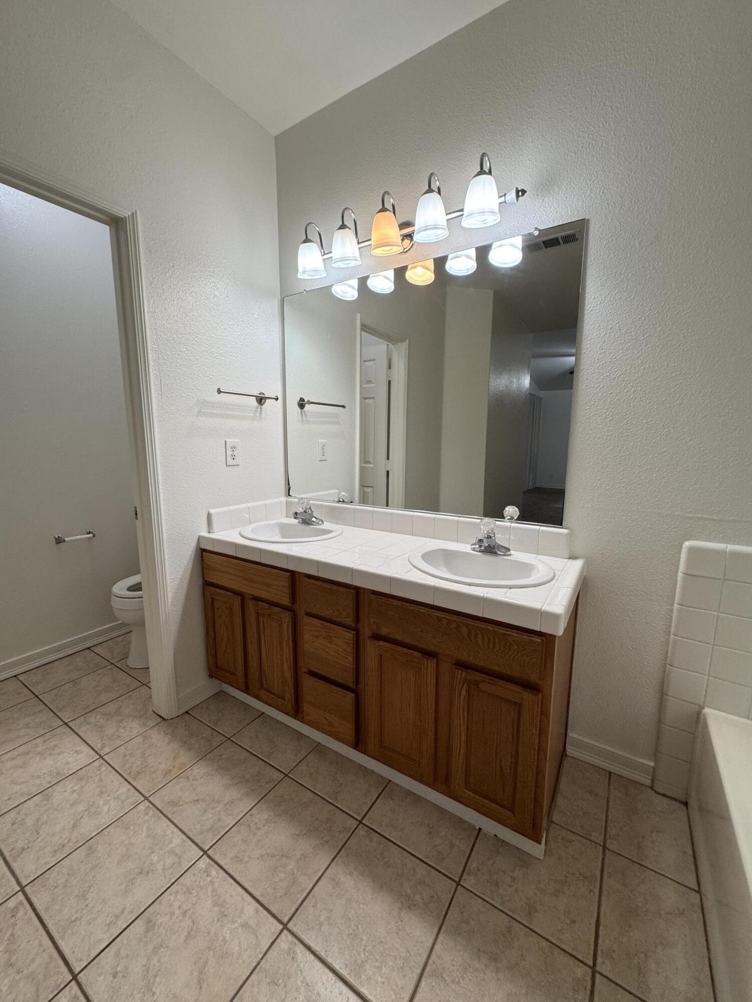 1440 Cottage Grove Ave, Tulare, CA 93274