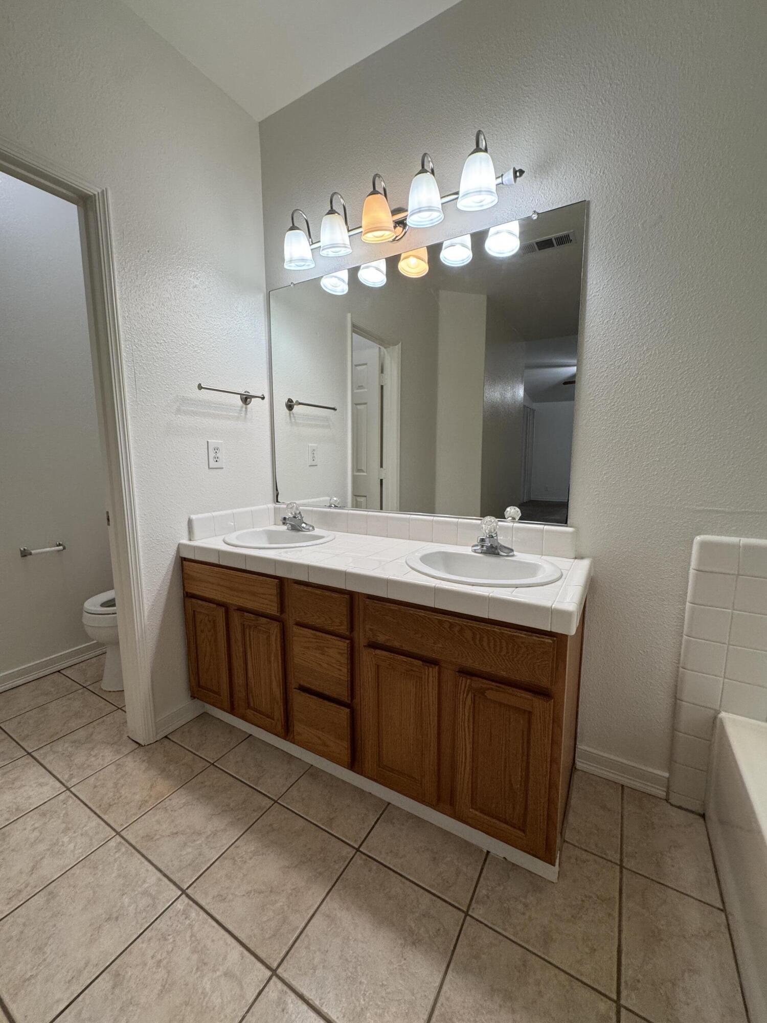 1440 Cottage Grove Ave, Tulare, CA 93274